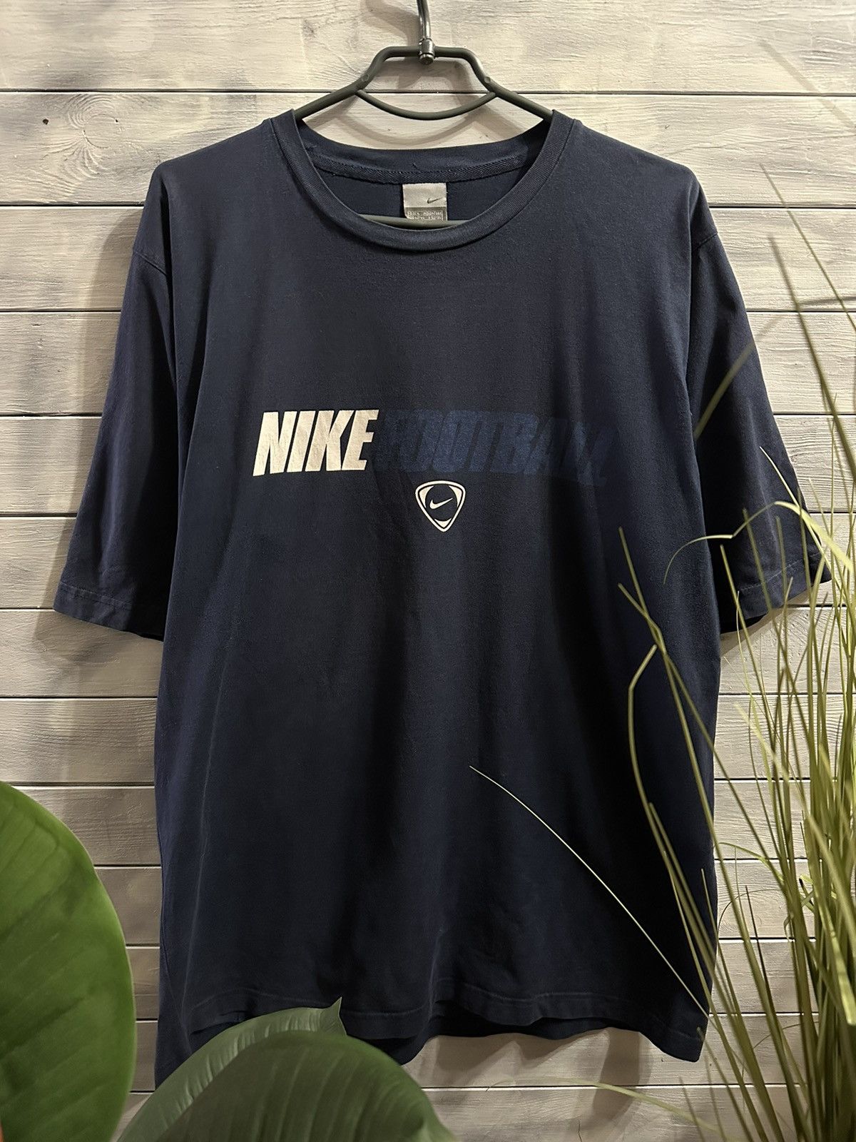 Nike Rare Vintage T-Shirt Nike Football Centr Logo Small swoosh Size US L / EU 52-54 / 3 - 1 Thumbnail