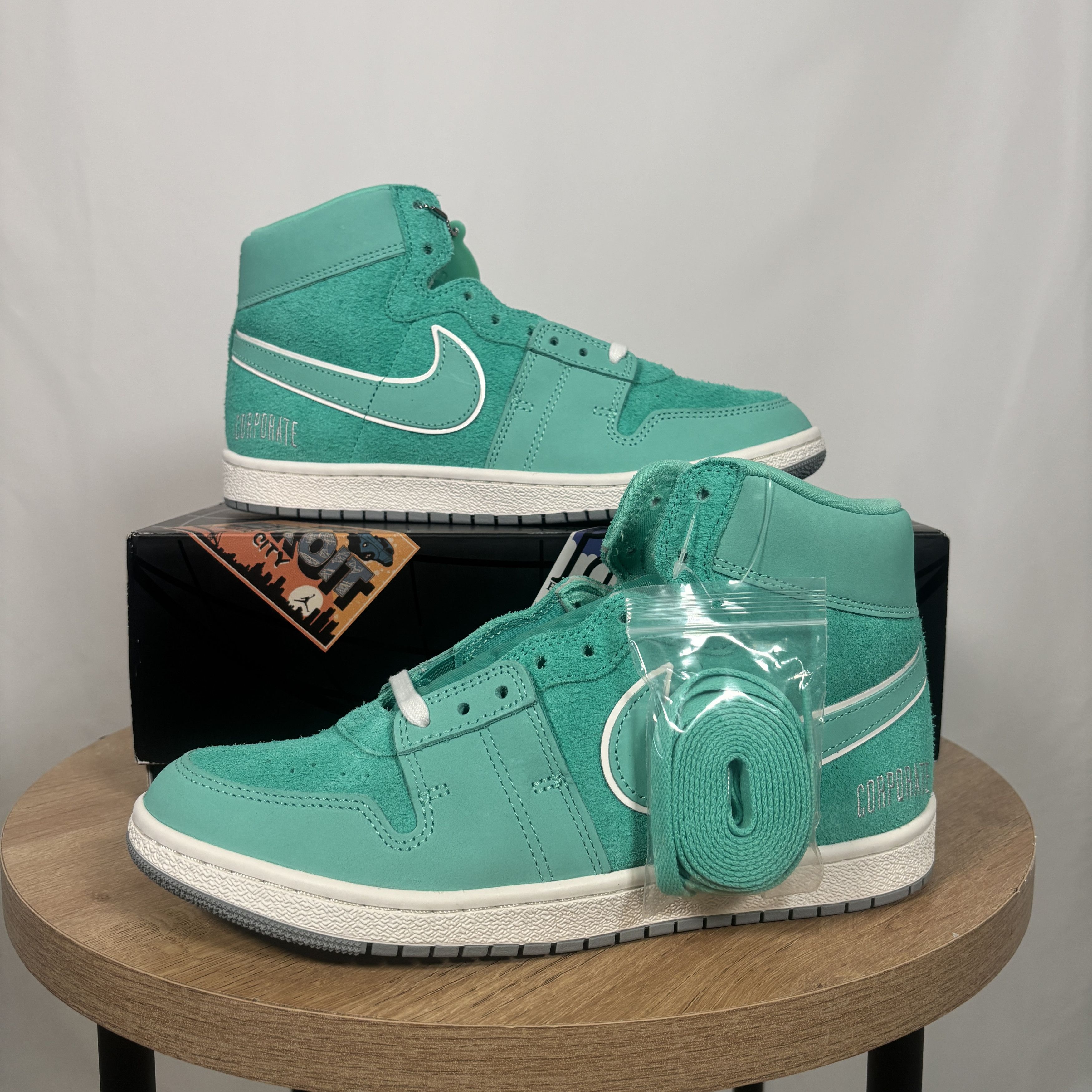 Jordan Brand Corporate x Air Jordan Air Ship PE SP DS 9.5M Size US 9.5 / EU 42-43 - 1 Thumbnail