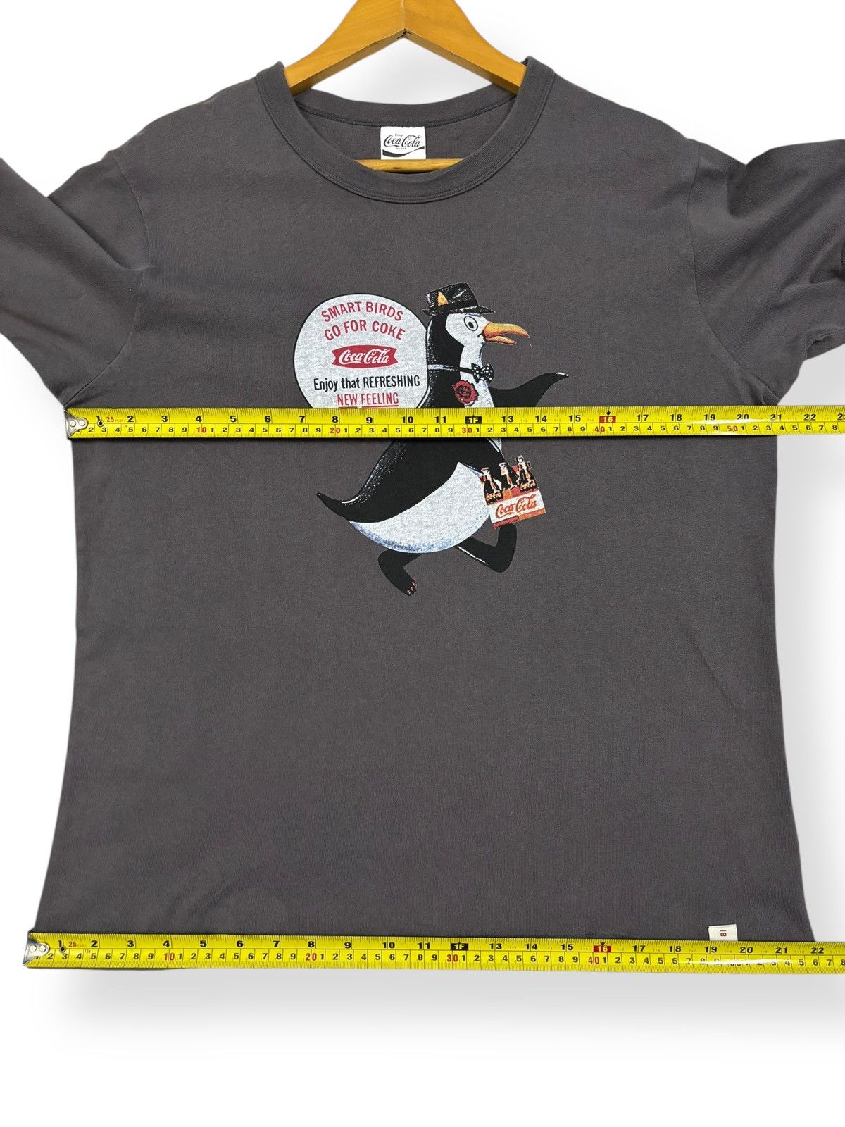 GU × Undercover GU x Coca Cola Penguin Graphic Printed T-shirt Size US M / EU 48-50 / 2 - 10 Thumbnail