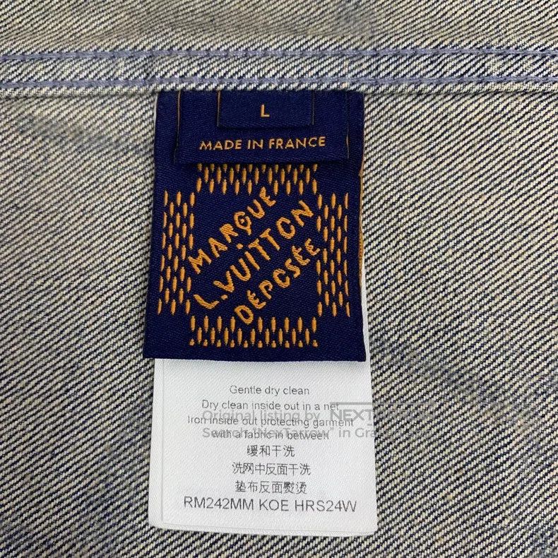 Louis Vuitton Louis Vuitton 24 blue logo print full print lapel single b Size US L / EU 52-54 / 3 - 6 Thumbnail