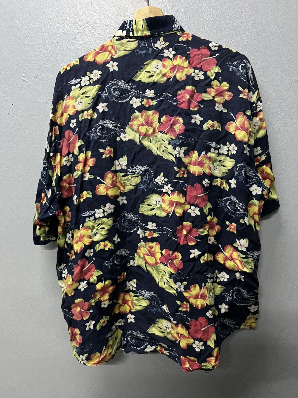Vintage Hawaiian Shirt Floral and Dragon Print Size US L / EU 52-54 / 3 - 9 Thumbnail