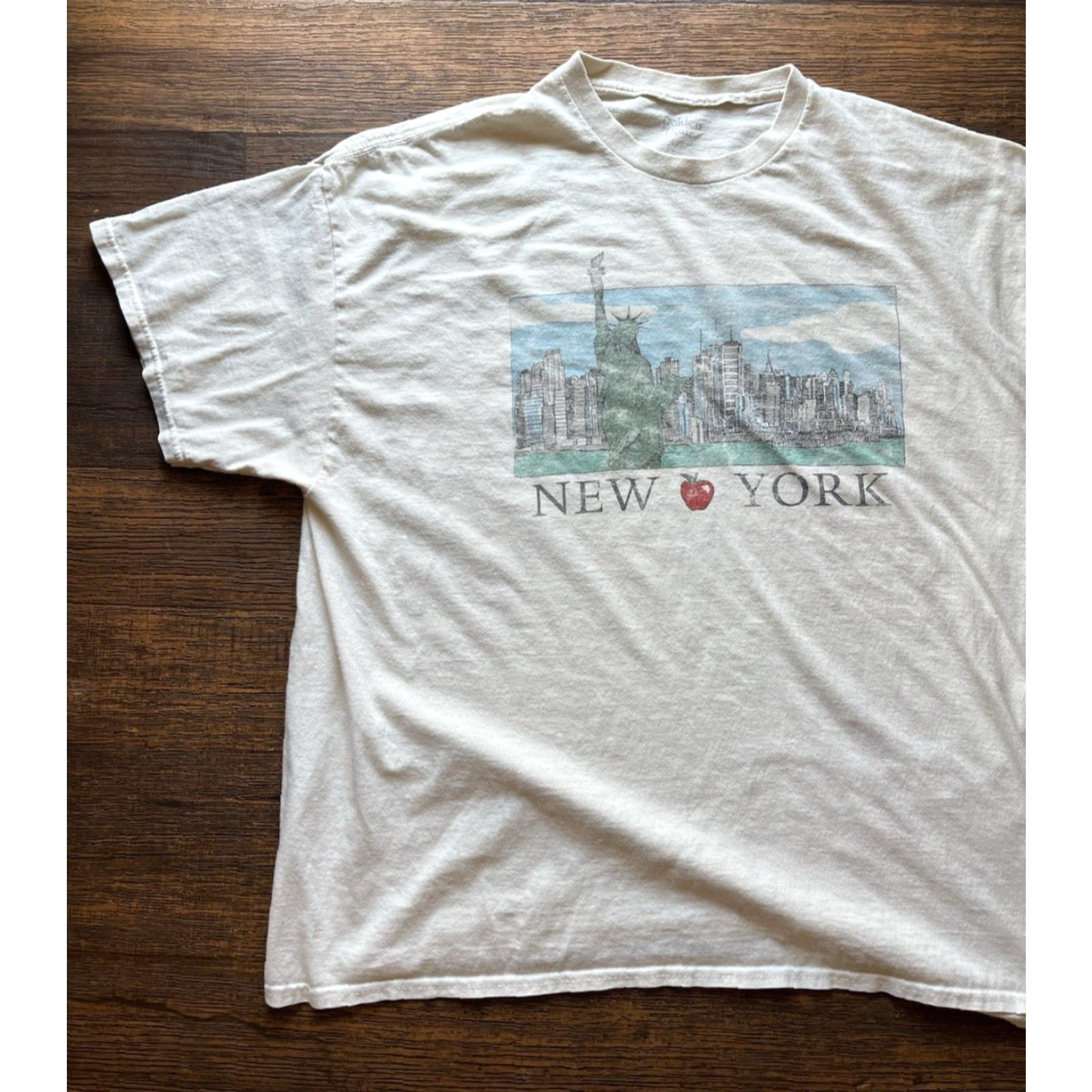 Apple VINTAGE Women's Golden Hour T-Shirt White New York One Size Big Apple Liberty Oversized Size ONE SIZE - 4 Thumbnail
