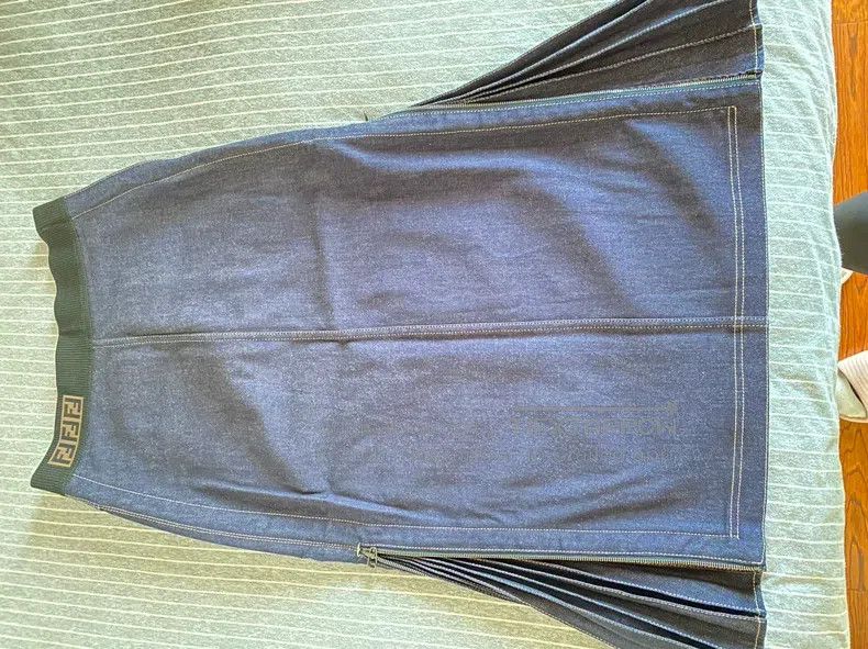 Fendi Fendi Denim skirt with side zipper Size 26" / US 2 / IT 38 - 1 Thumbnail