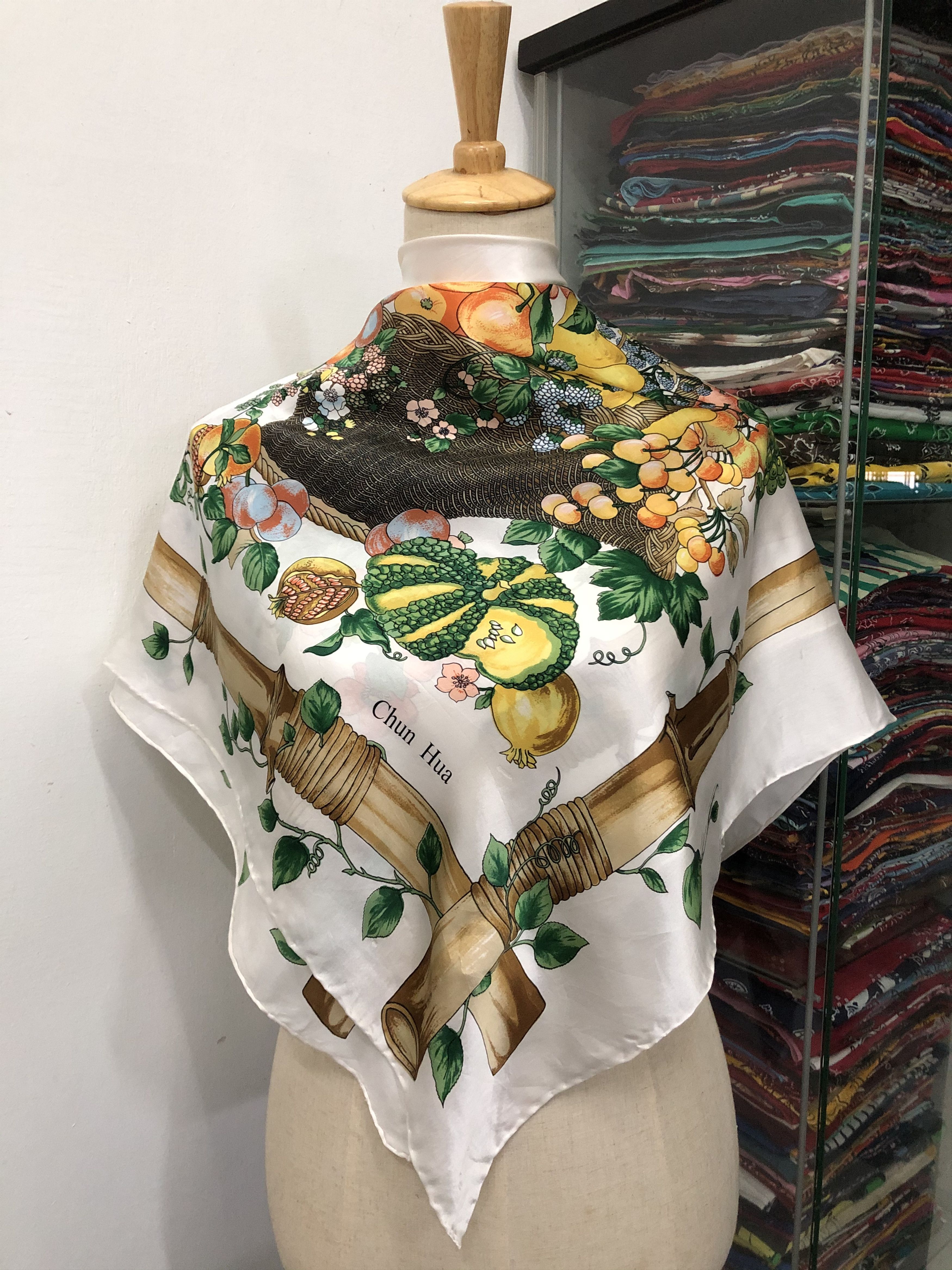 Vintage Vintage Chun Hua Silk Scarf Size ONE SIZE - 1 Thumbnail