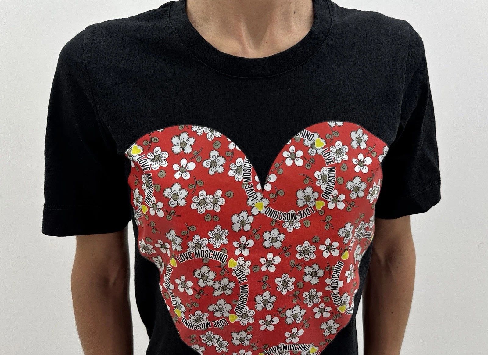 Moschino Love Moschino Womens Cotton T-shirt Heart Flowers Print Size XS / US 0-2 / IT 36-38 - 7 Thumbnail