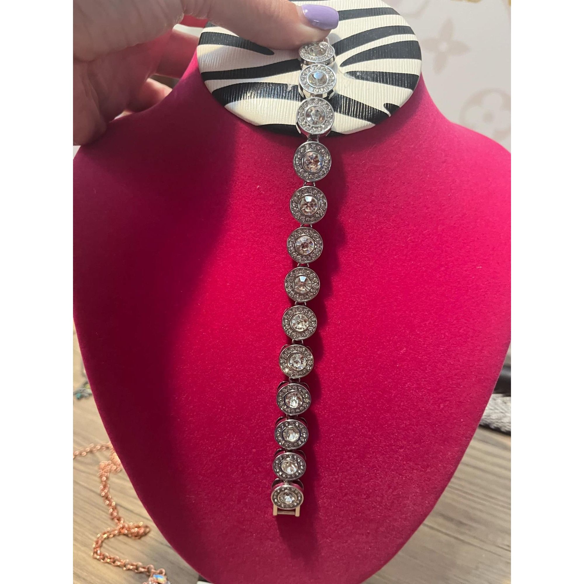Other Gorgeous Bezel Set Bracelet Elegant Silver-Tone Crystal Rhin Size ONE SIZE - 3 Thumbnail