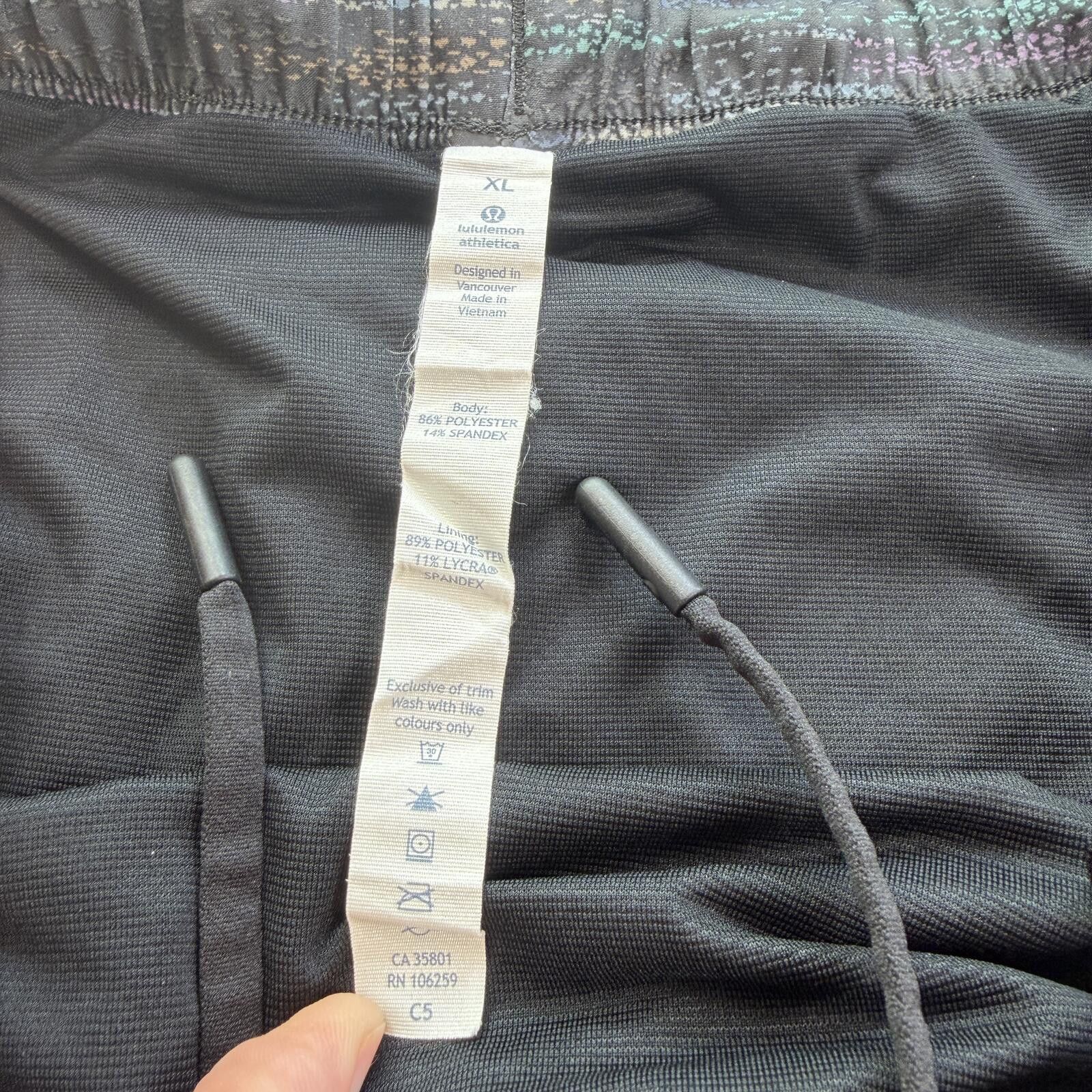 Lululemon Lululemon Men’s Lined Running Shorts XL Gray Reflective Size US 36 / EU 52 - 4 Thumbnail