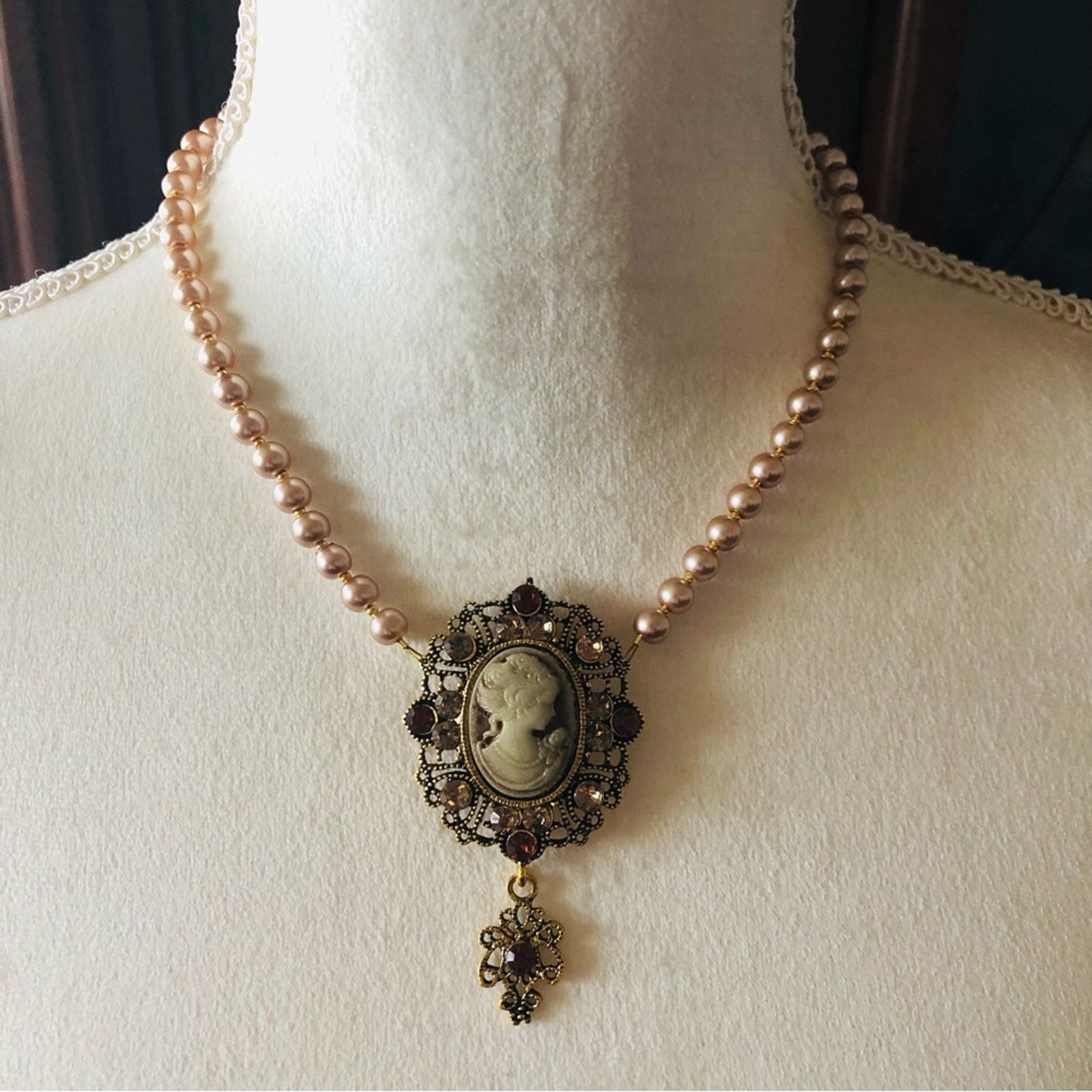 Handmade Handcrafted repurpose victorian lady cameo Pearl necklace Size ONE SIZE - 3 Thumbnail