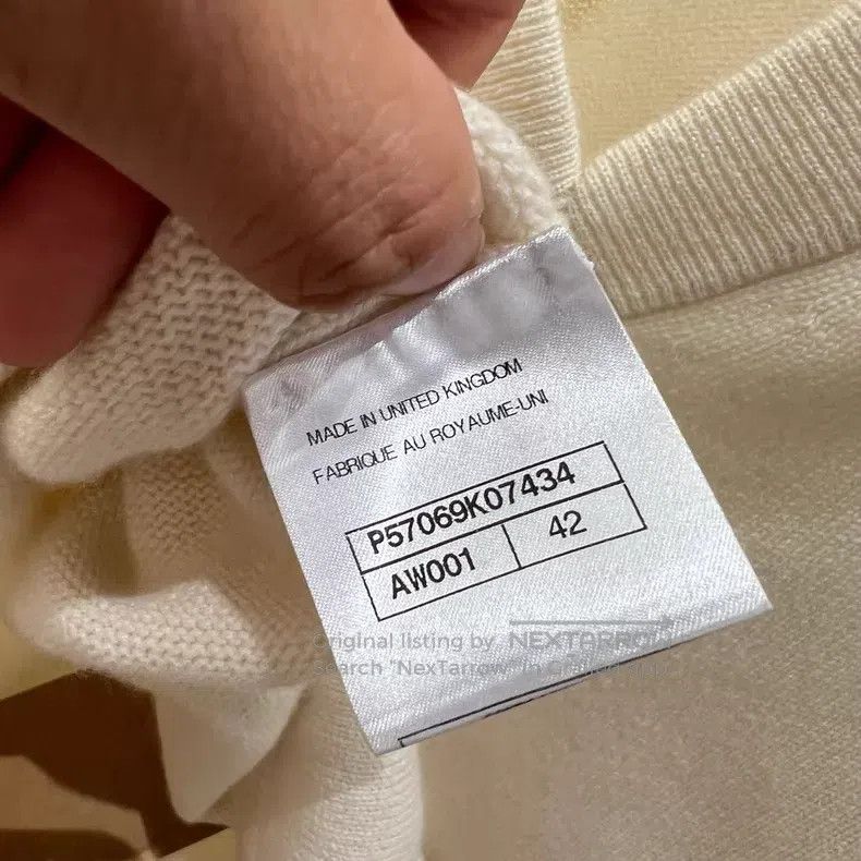 Chanel Chanel Metropolitan cashmere bow hollow v-neck knitwear Size M / US 6-8 / IT 42-44 - 4 Thumbnail