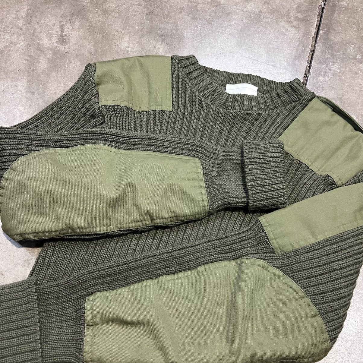 Vintage Vintage Woolly Pully Wool Military Sweater Olive Green Size US M / EU 48-50 / 2 - 4 Thumbnail