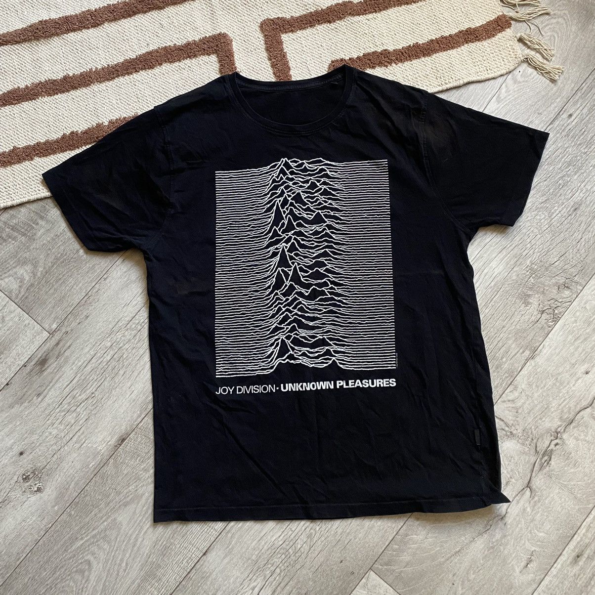 Band Tees JOY DIVISION BAND UNKNOWN PLEASURES SUNFADED T SHIRT Size US L / EU 52-54 / 3 - 1 Thumbnail