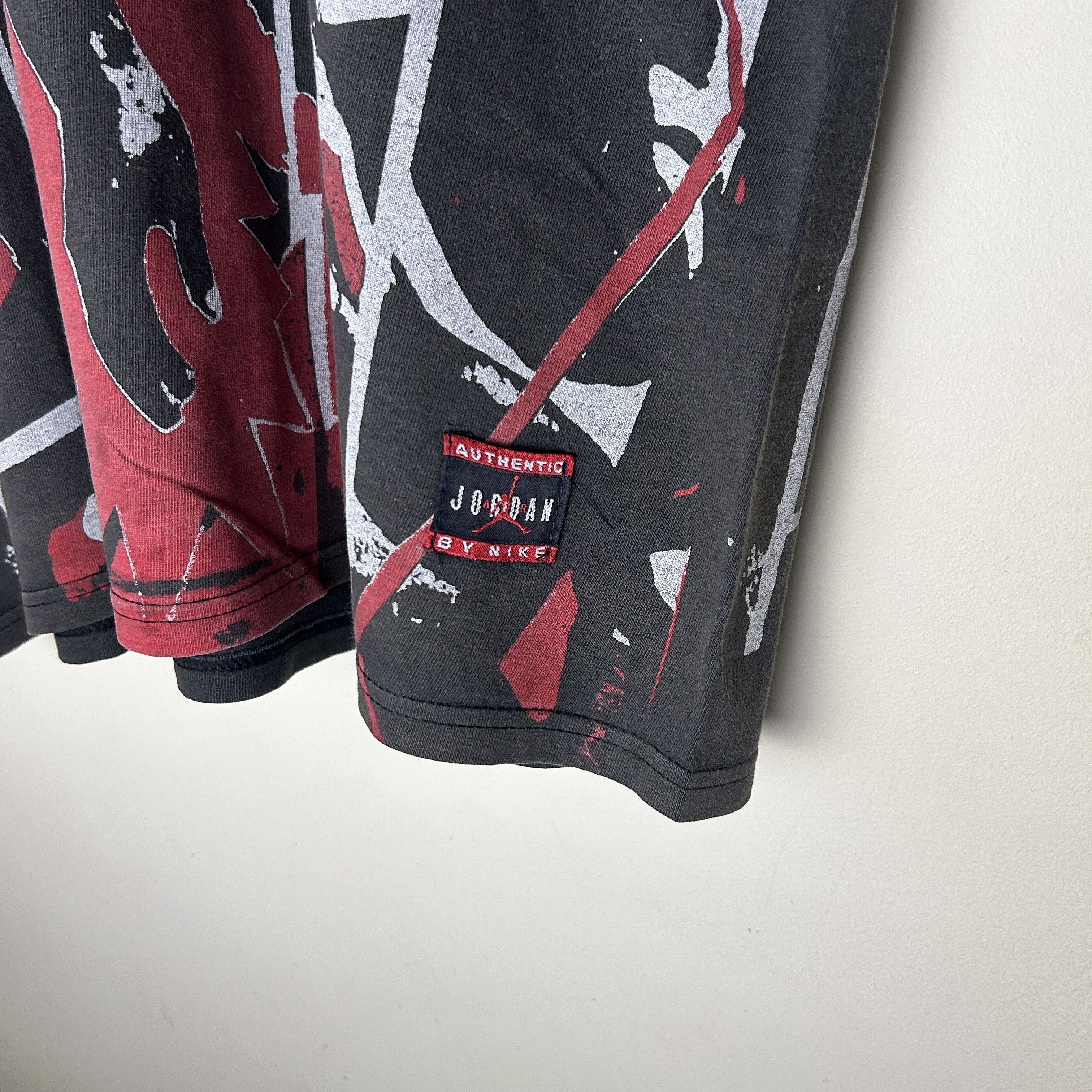 Nike Vintage Nike Michael Jordan 90's Allover Print T-shirt Size US XL / EU 56 / 4 - 4 Thumbnail