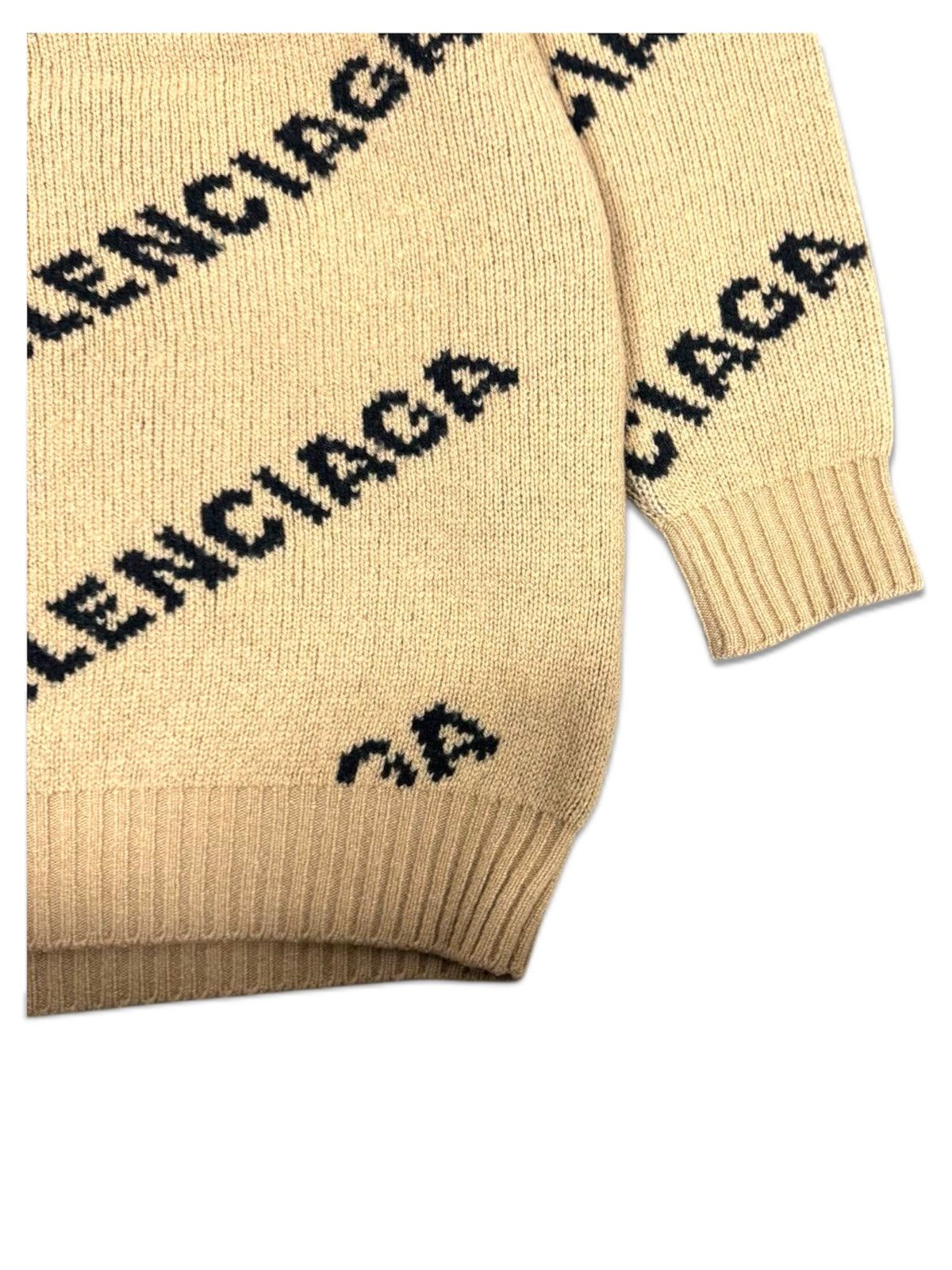 Balenciaga Balenciaga S All Over Logo Crewneck Sweater Beige Black Size S / US 4 / IT 40 - 3 Thumbnail