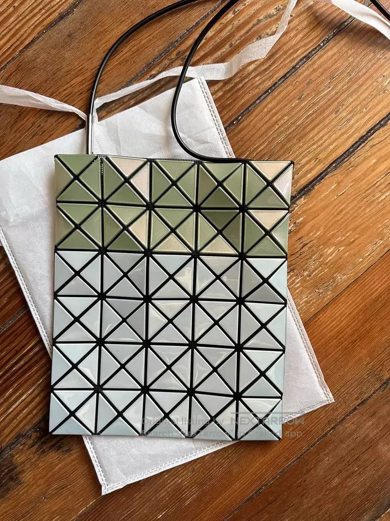 Issey Miyake Issey Miyake Crossbody Bag, Matcha Green with Light Gray Size ONE SIZE - 2 Thumbnail