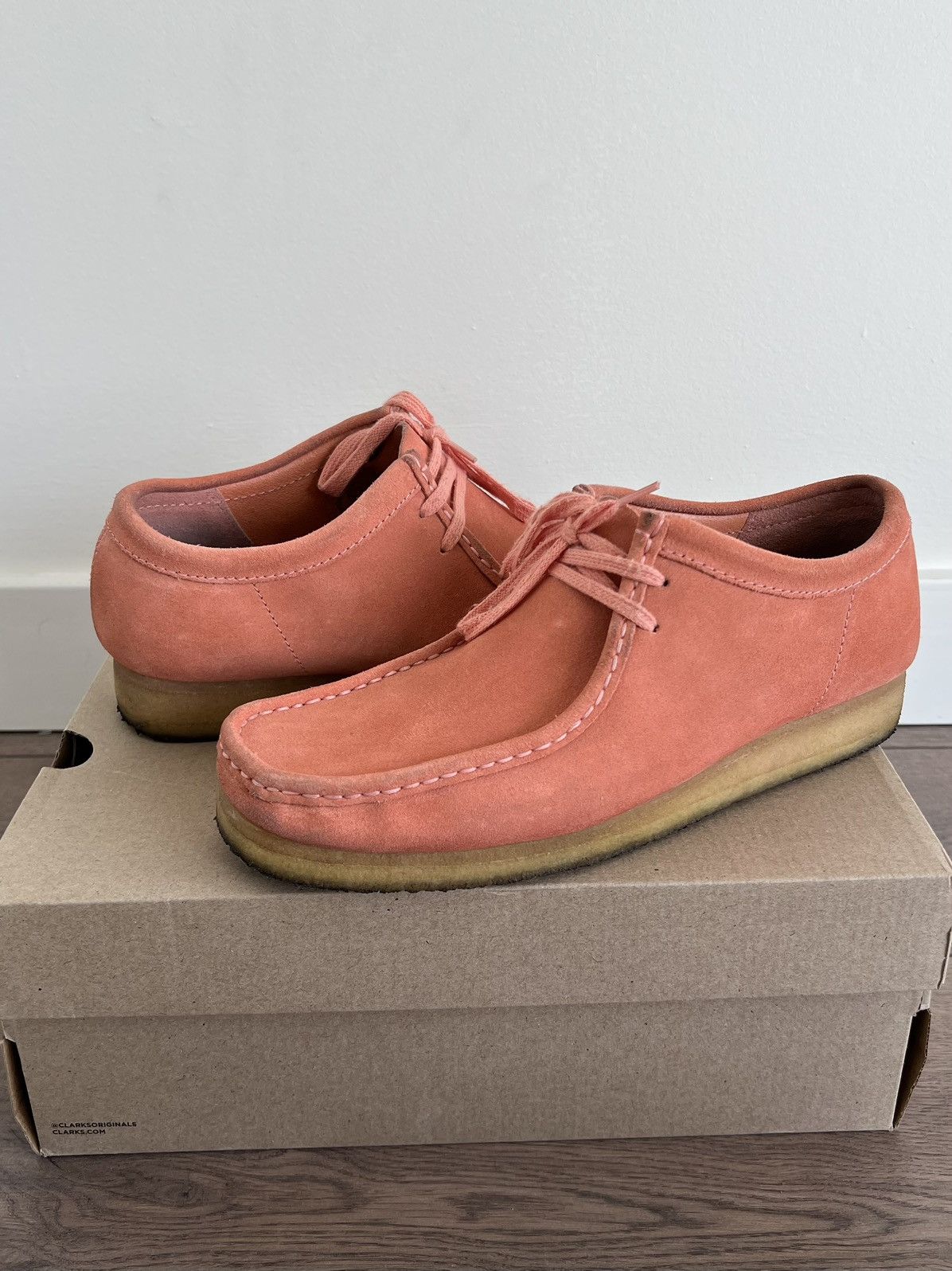 Clarks Wallabee Suede Coral 10.5