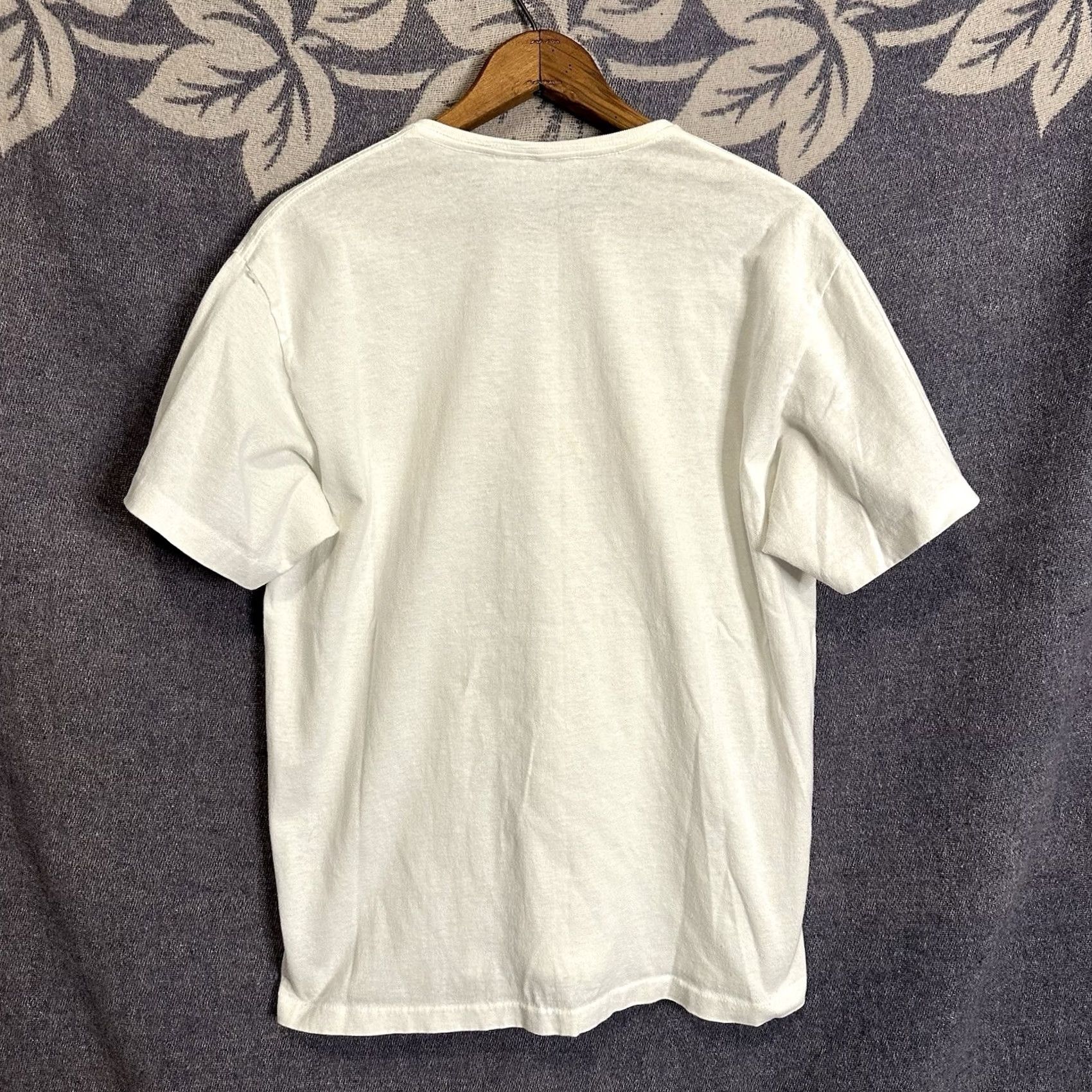 TEE JAYS VINTAGE John Lamb Spectators Art T Shirt Tee Jays L White 50/50 80s Mens Size US L / EU 52-54 / 3 - 5 Thumbnail