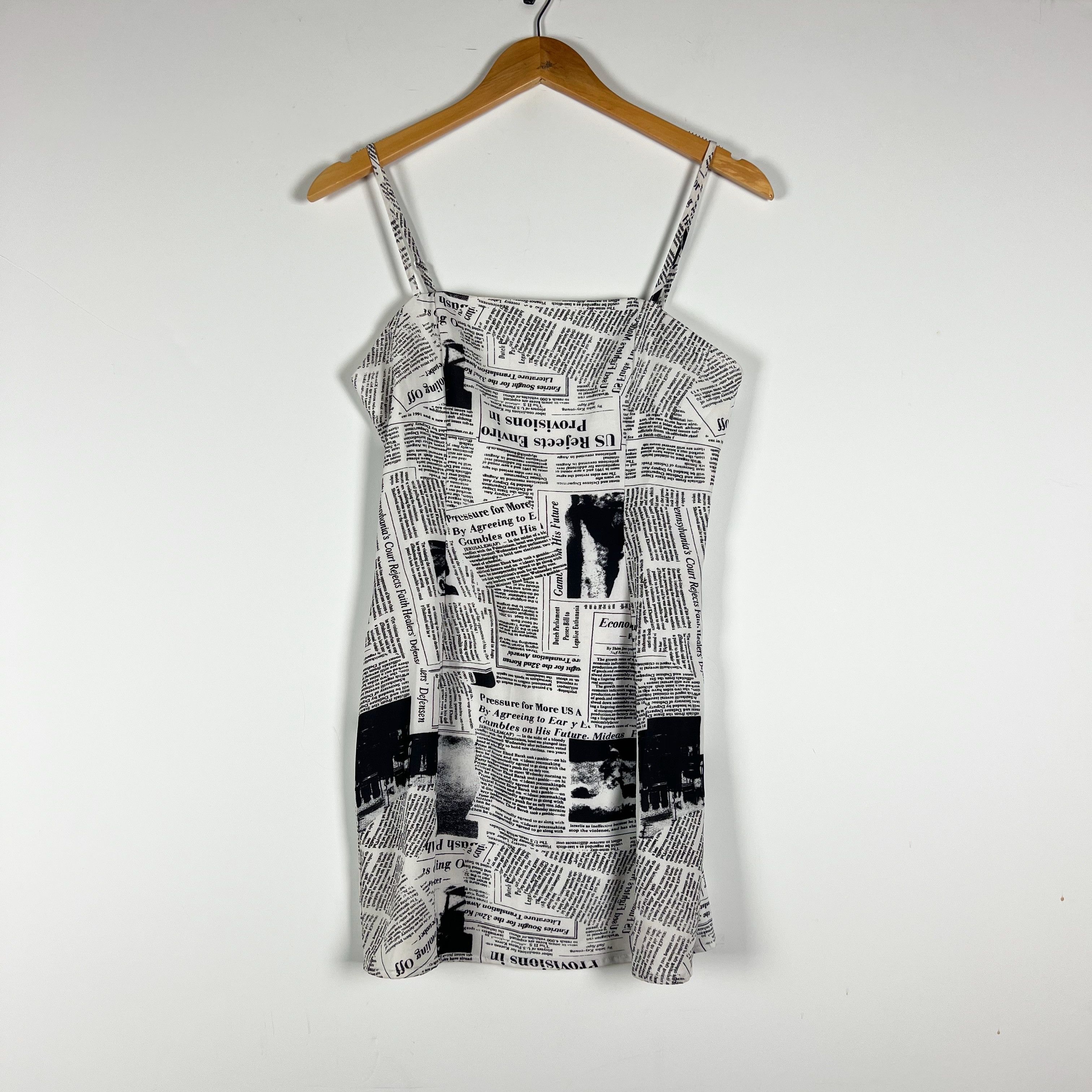 superdown Superdown Letizia Newspaper Graphic Print Size S / US 4 / IT 40 - 1 Thumbnail