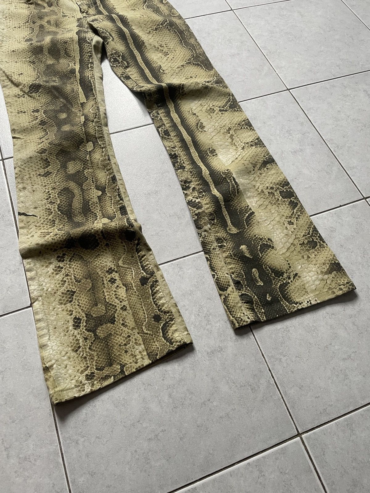 Roberto Cavalli Just Cavalli Vintage SnakeSkin Flared Jeans Size 27" / US 4 / IT 40 - 5 Thumbnail