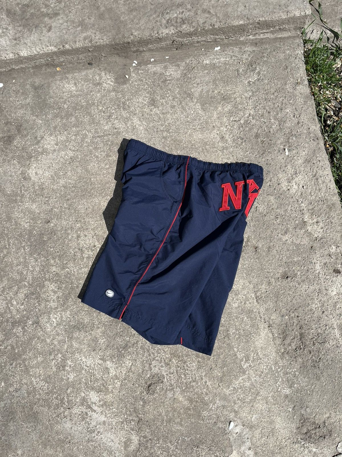 Nike 💋NIKE VINTAGE BIG LOGO Y2K 00’s SHORTS Size US 32 / EU 48 - 2 Thumbnail