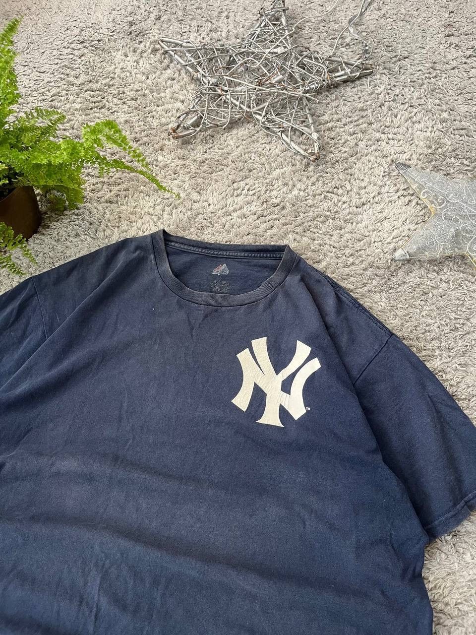 Majestic × Vintage 90s Majestic Yankees T-Shirt Vintage Streetwear Bug Logo Y2k Size US L / EU 52-54 / 3 - 7 Thumbnail