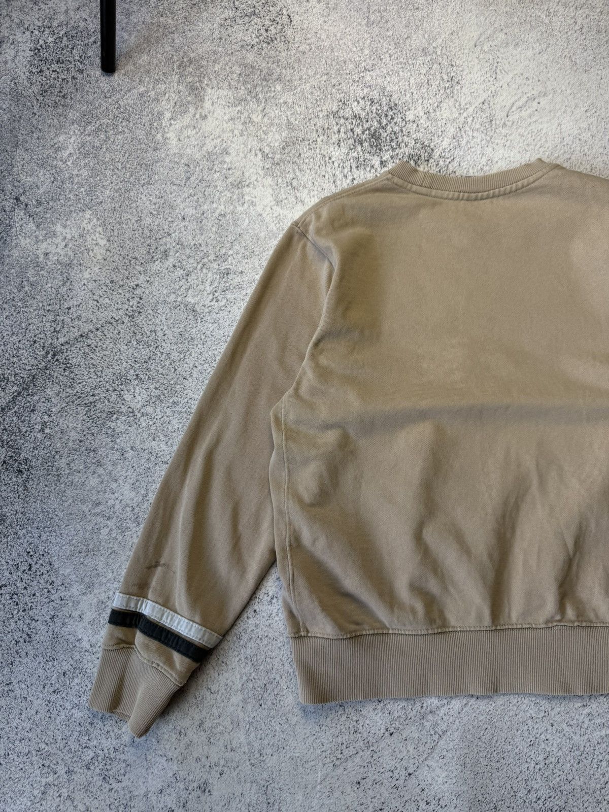 Nike VINTAGE 90s NIKE DISTRESSED CENTER LOGO SWEATSHIRTS CREWNECK Size US S / EU 44-46 / 1 - 16 Thumbnail