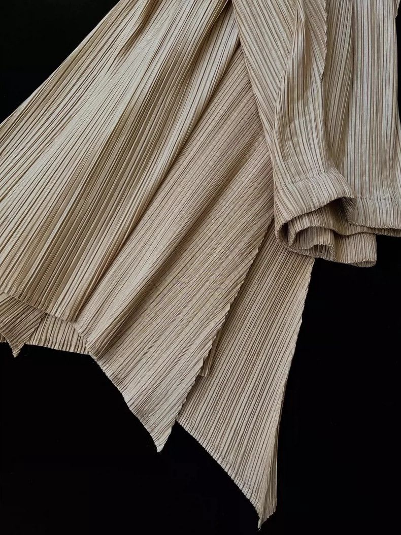 Issey Miyake Issey Miyake size:S A golden-beige main line shark fin ski Size 31" - 5 Thumbnail