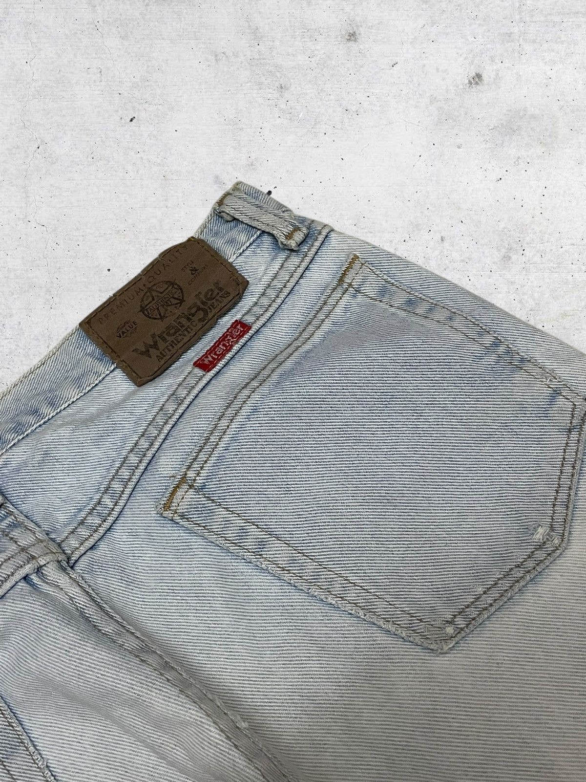 Wrangler VINTAGE WRANGLER USA DESIGNER BLUEWASHED REGULAR OLD DENIM Size US 30 / EU 46 - 13 Thumbnail