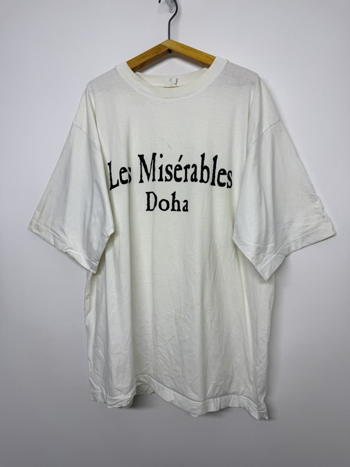 Vintage Vintage Les Miserable London T-Shirt 00’s Size US XXL / EU 58 / 5 - 3 Thumbnail