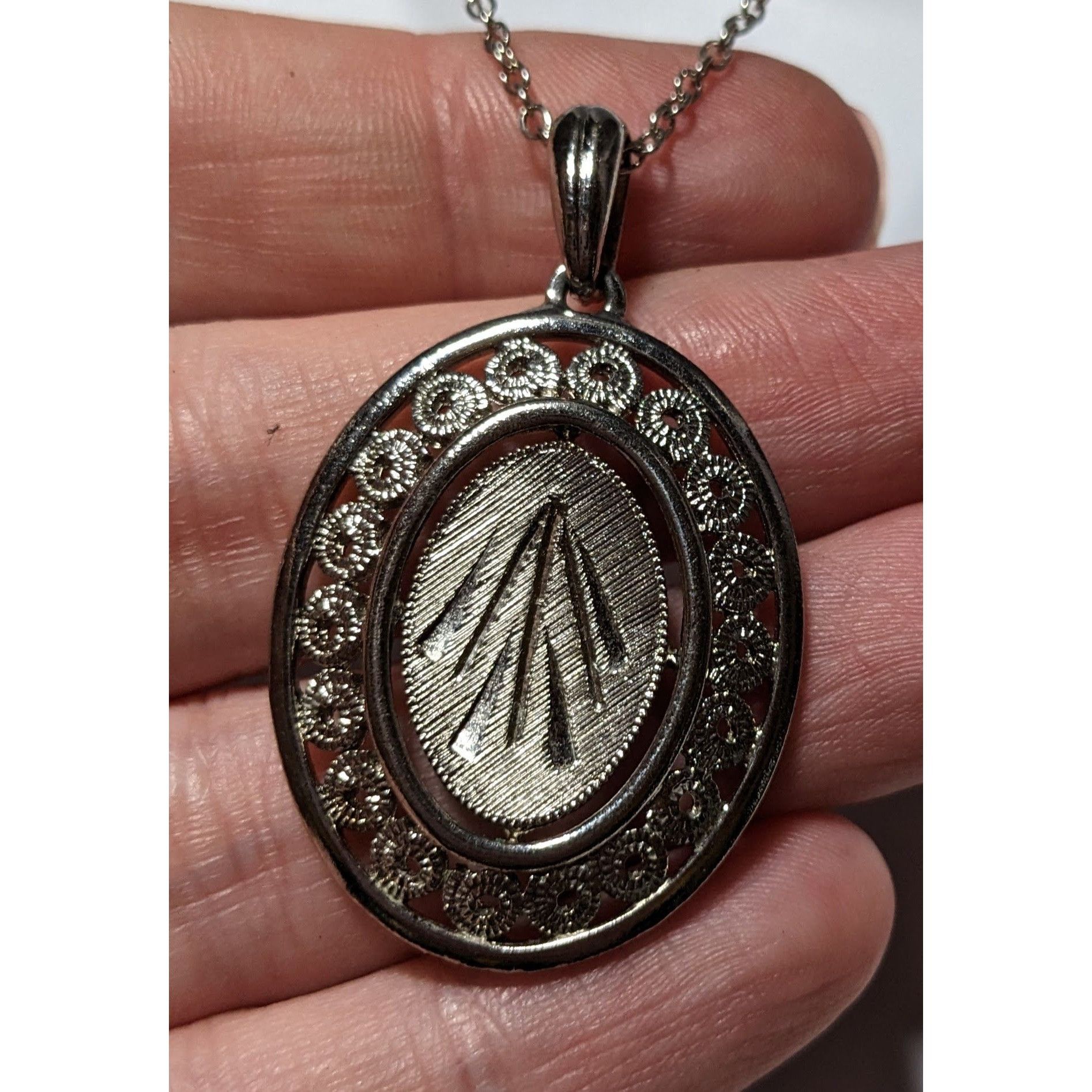 Other Engraved Retro Silver Oval Pendant Necklace Size ONE SIZE - 9 Thumbnail