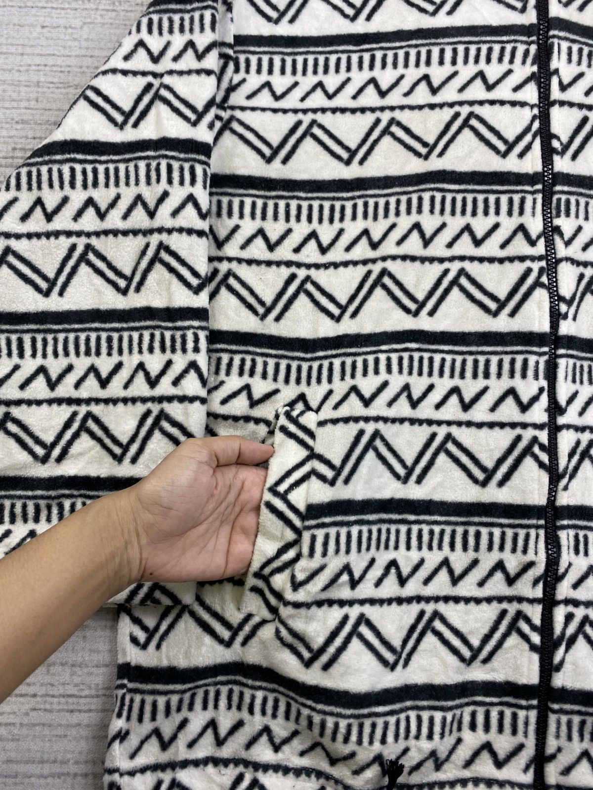 GianMarco Venturi × Japanese Brand × Vintage Vintage 90s Gian Marco Venturi Aztec Fleece Zip-Up Jacket Size US M / EU 48-50 / 2 - 6 Thumbnail