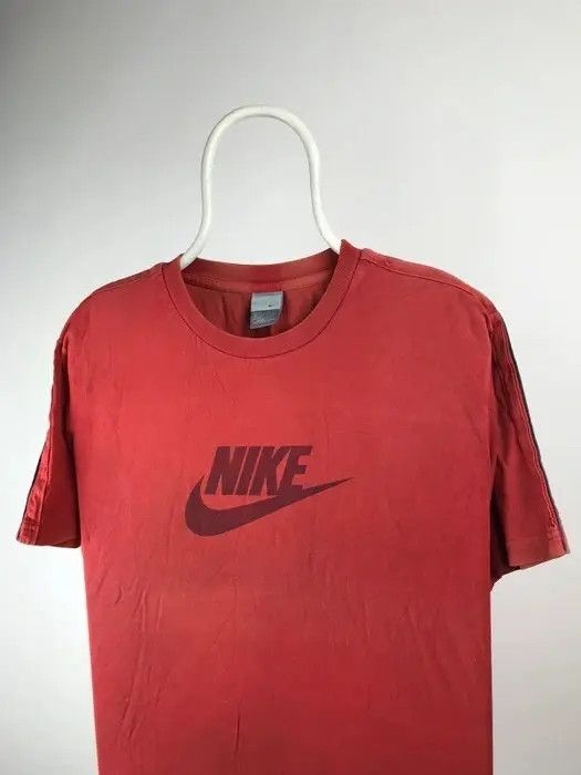 Nike Nike T-shirt big logo vintage size XLarge Y2K Size US XL / EU 56 / 4 - 3 Thumbnail