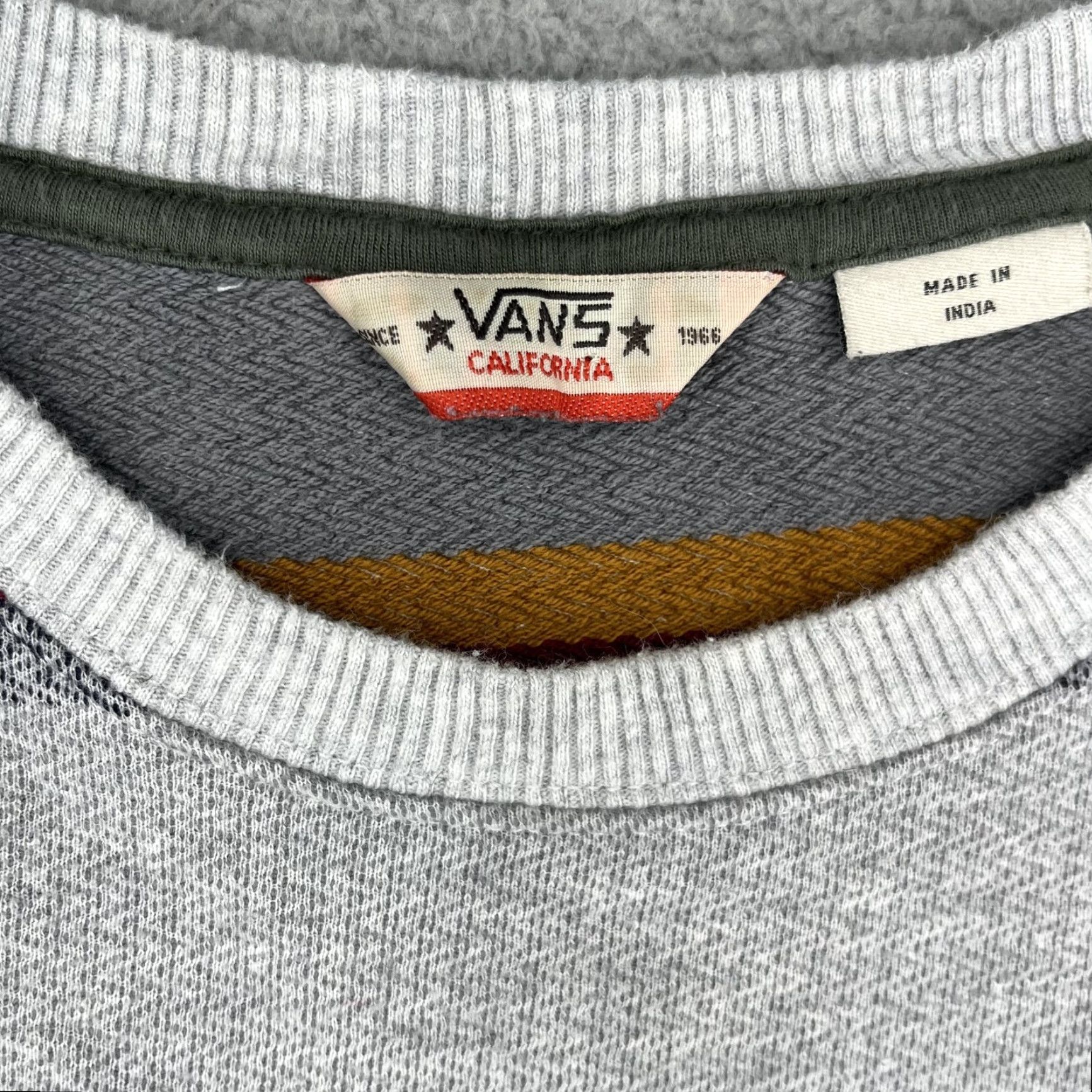 Vans VANS Crew Neck Sweater Mens Large Gray Preppy 90s Skate Surf Minimalist Academia Shirt, Mens, Gray, 90s, Preppy, City, Vintage? Size US L / EU 52-54 / 3 - 4 Thumbnail