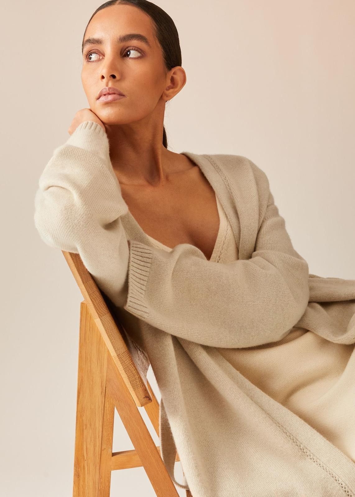 Loro Piana o1srvl11e1024 Cocooning Cashmere Cardigan in Beige Size XXL / US 16-18 / IT 52-54 - 4 Thumbnail