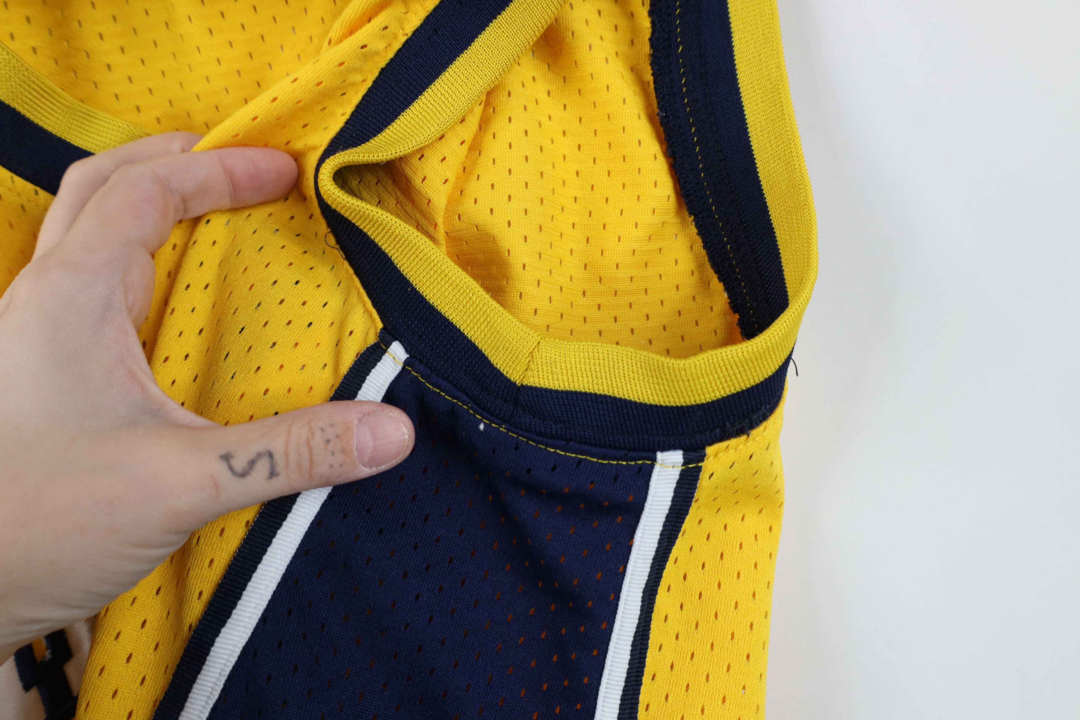 Vintage Vintage 90s University of Michigan Basketball Jersey Mesh Size US S / EU 44-46 / 1 - 7 Thumbnail