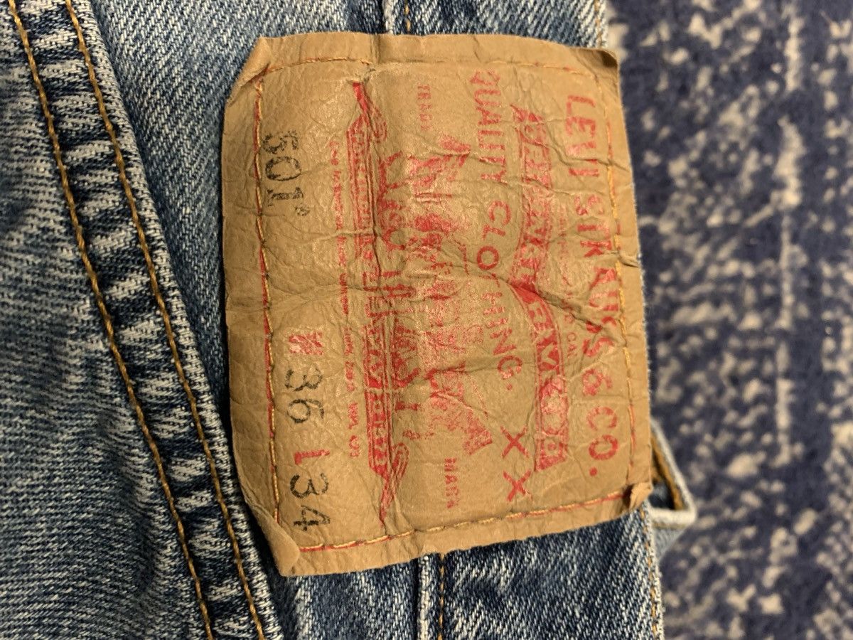 Levi's × Levi's Vintage Clothing × Vintage Levi 501 light wash 36x32 jeans Size US 36 / EU 52 - 4 Thumbnail