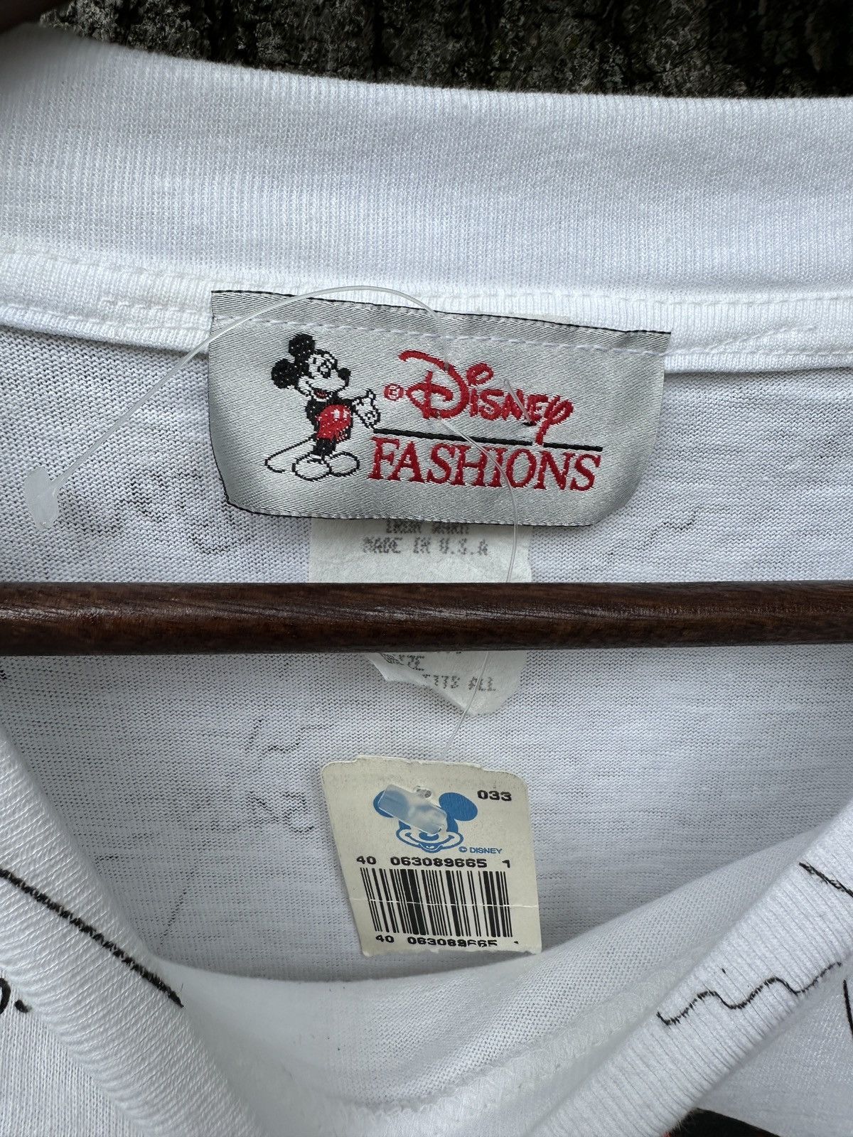 Disney × Vintage Vintage Disney AOP Pirates Of The Caribbean Graphic T Shirt Size US XL / EU 56 / 4 - 2 Thumbnail