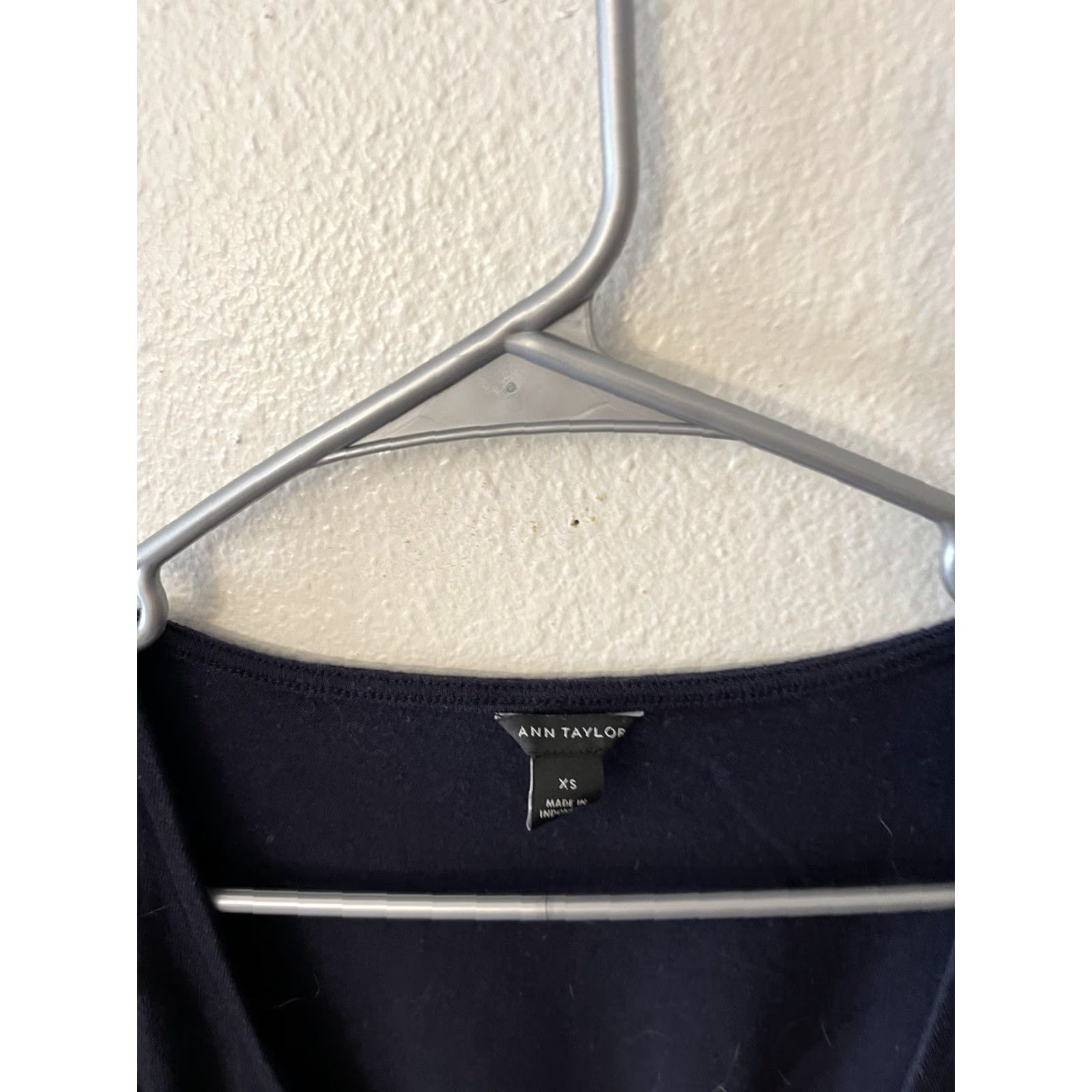 Ann Taylor Ann Taylor Blouse XS Navy Blue Long Sleeve V-Neck Pullover Shirt Womens Size XS / US 0-2 / IT 36-38 - 3 Thumbnail