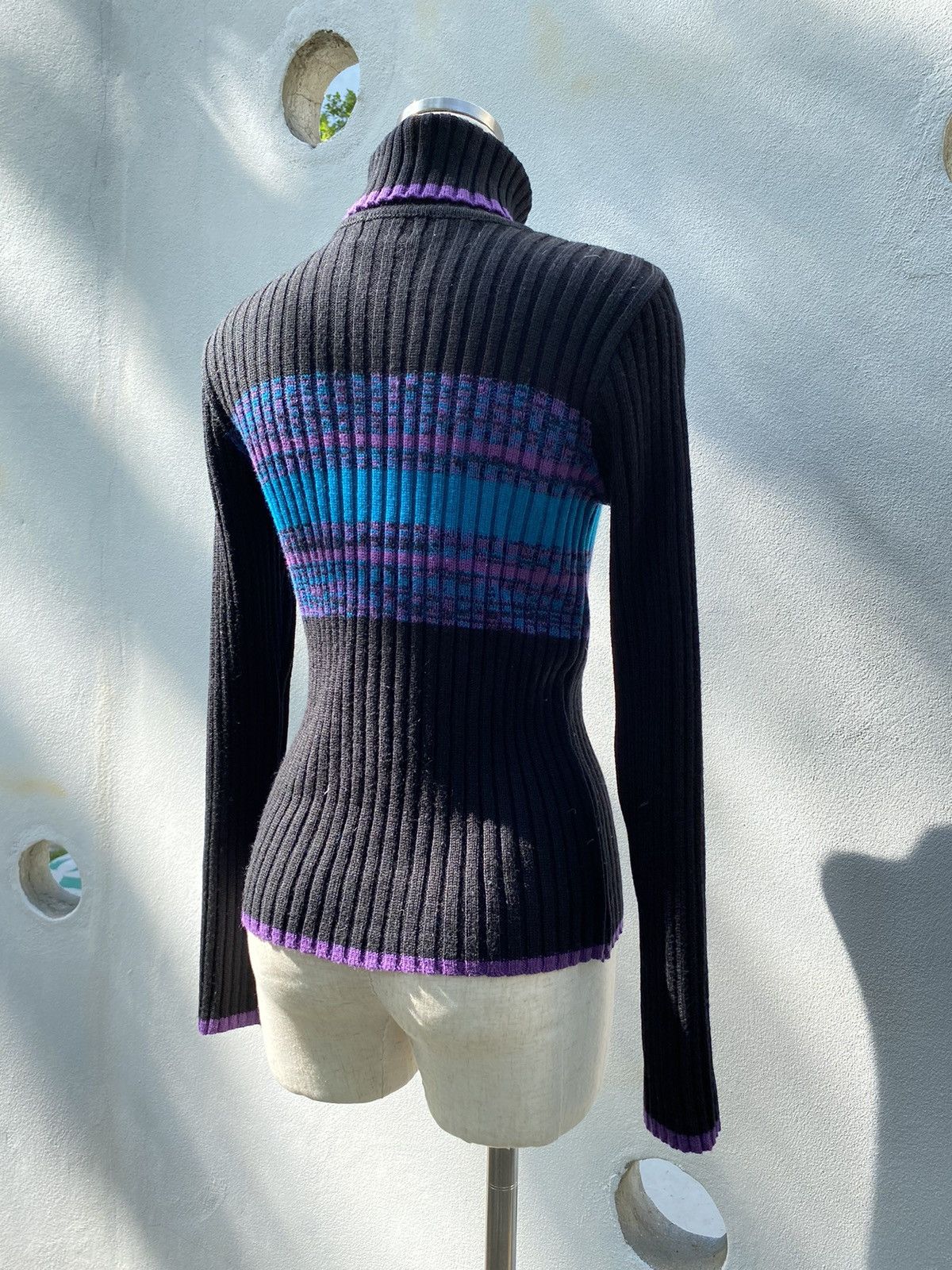 Morgan Homme MORGAN Black Ribbed Turtleneck with Purple-Blue Stripes Size M / US 6-8 / IT 42-44 - 13 Thumbnail