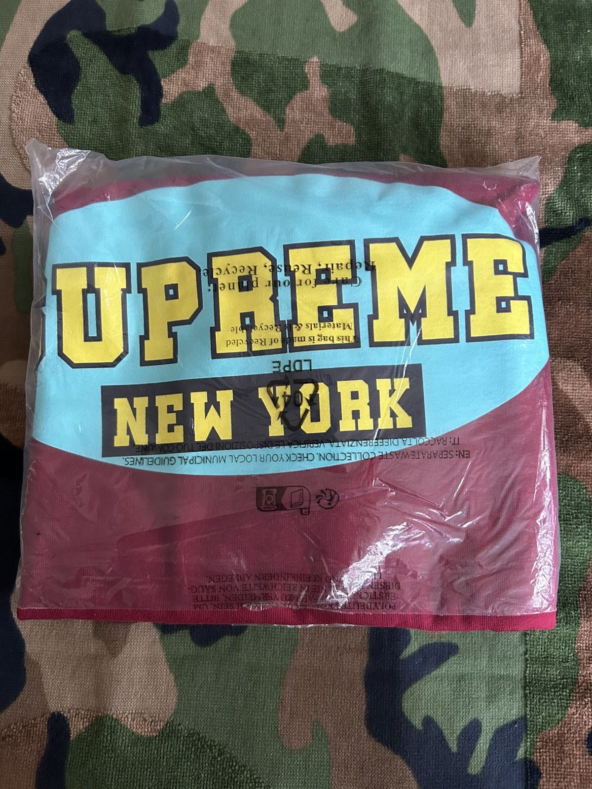 Supreme Supreme New York Tee Light Cardinal XL SS23 Size US XL / EU 56 / 4 - 2 Thumbnail
