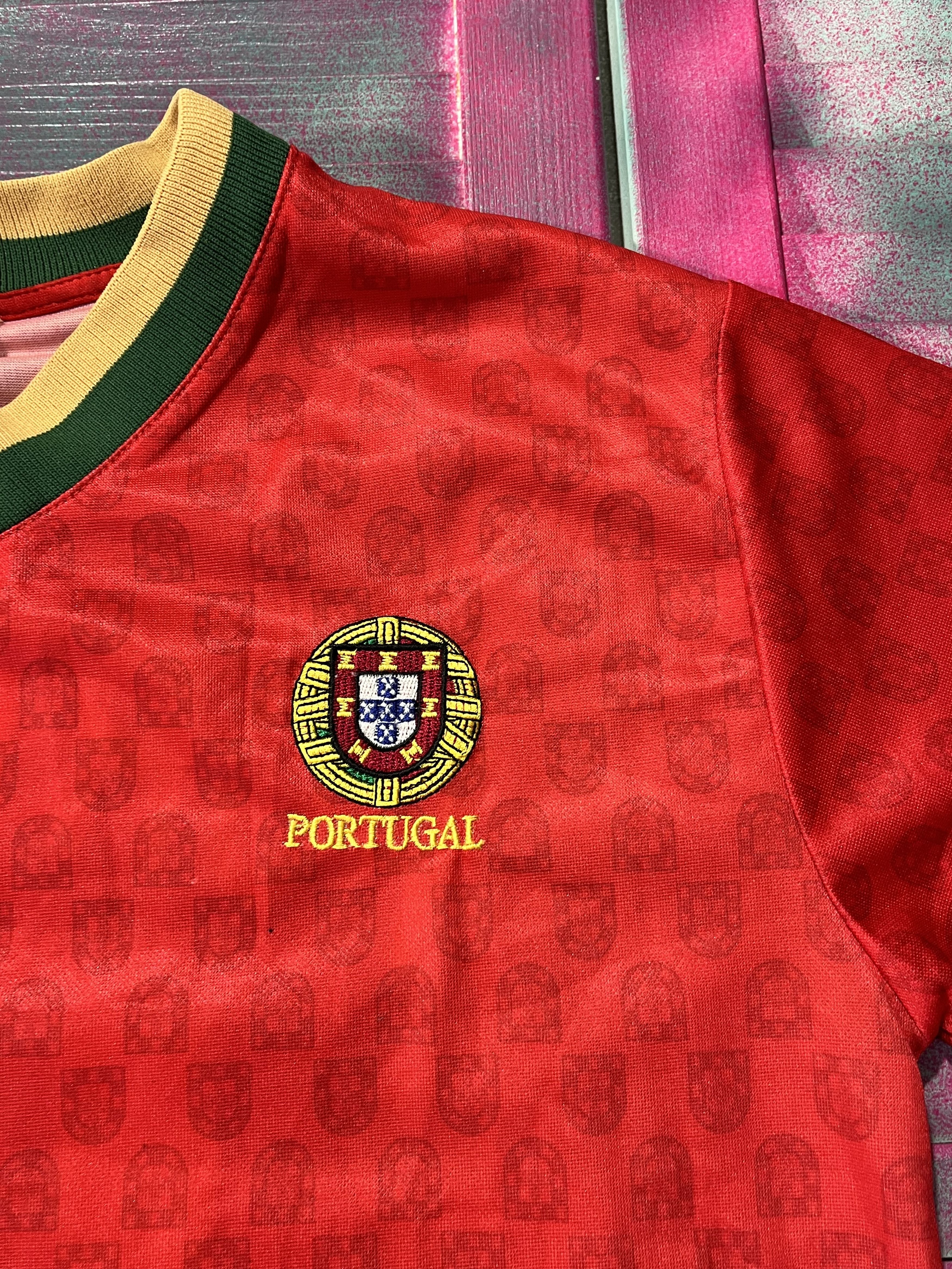Vintage Rare Vintage Tee Shirt Soccer Portugal 17 Cristiano Ronaldo Size US M / EU 48-50 / 2 - 5 Thumbnail