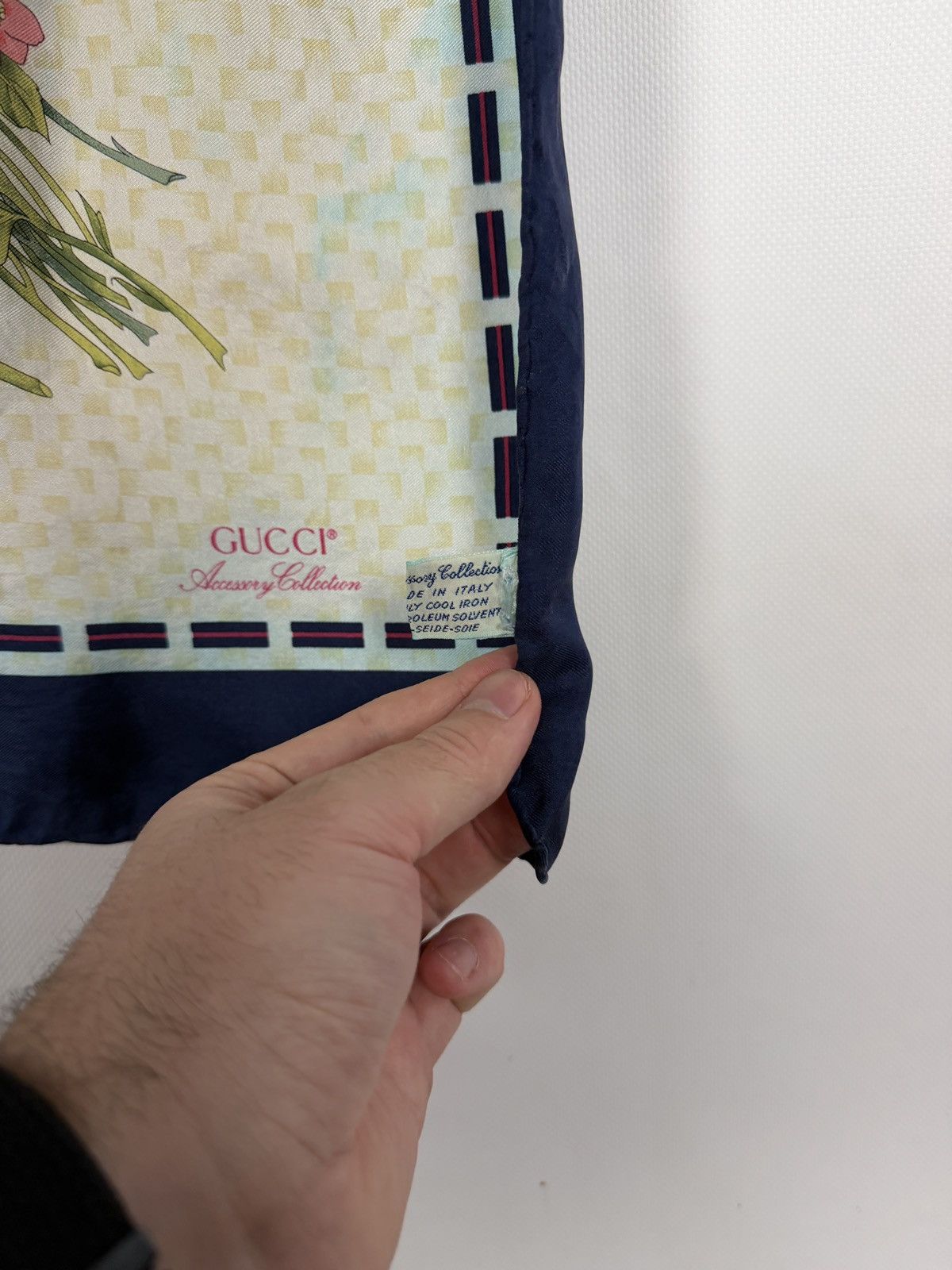 Gucci Rare Vintage Gucci Flora 100% Seta Silk Scarf Made in italy Size ONE SIZE - 8 Thumbnail