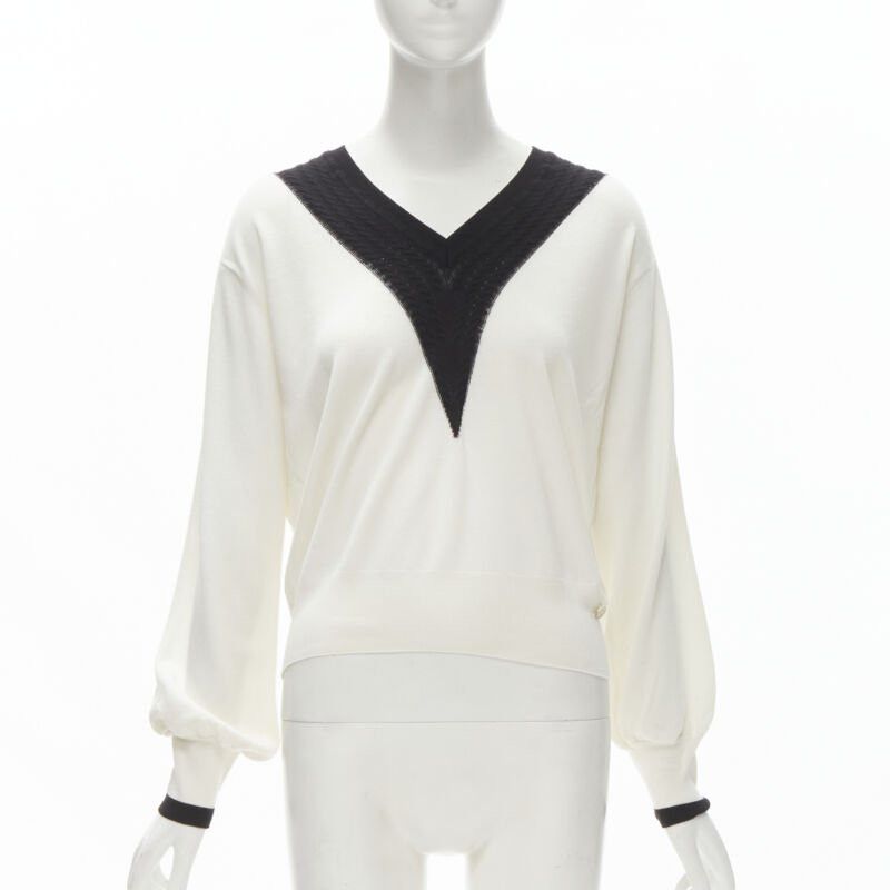 Chanel CHANEL 100% wool ivory white black intarsia chain schoolgirl sweater FR38 M Size M / US 6-8 / IT 42-44 - 1 Thumbnail