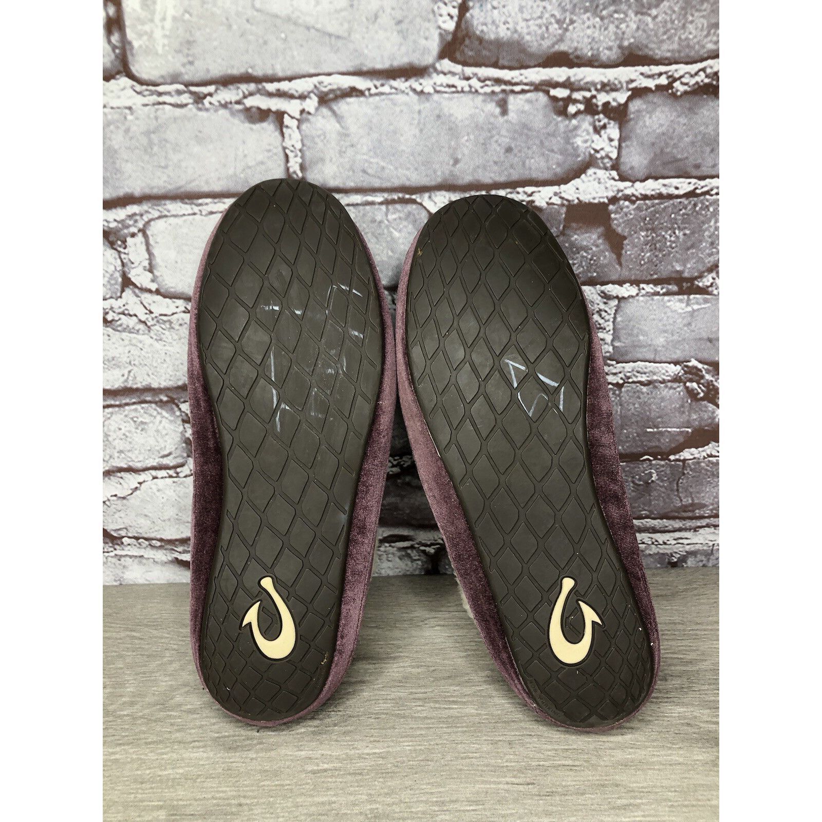 Olukai OluKai Ku'una Lanui Red Ginger Velvet Sheep Fur Slippers Wom Size US 10 / IT 40 - 12 Thumbnail