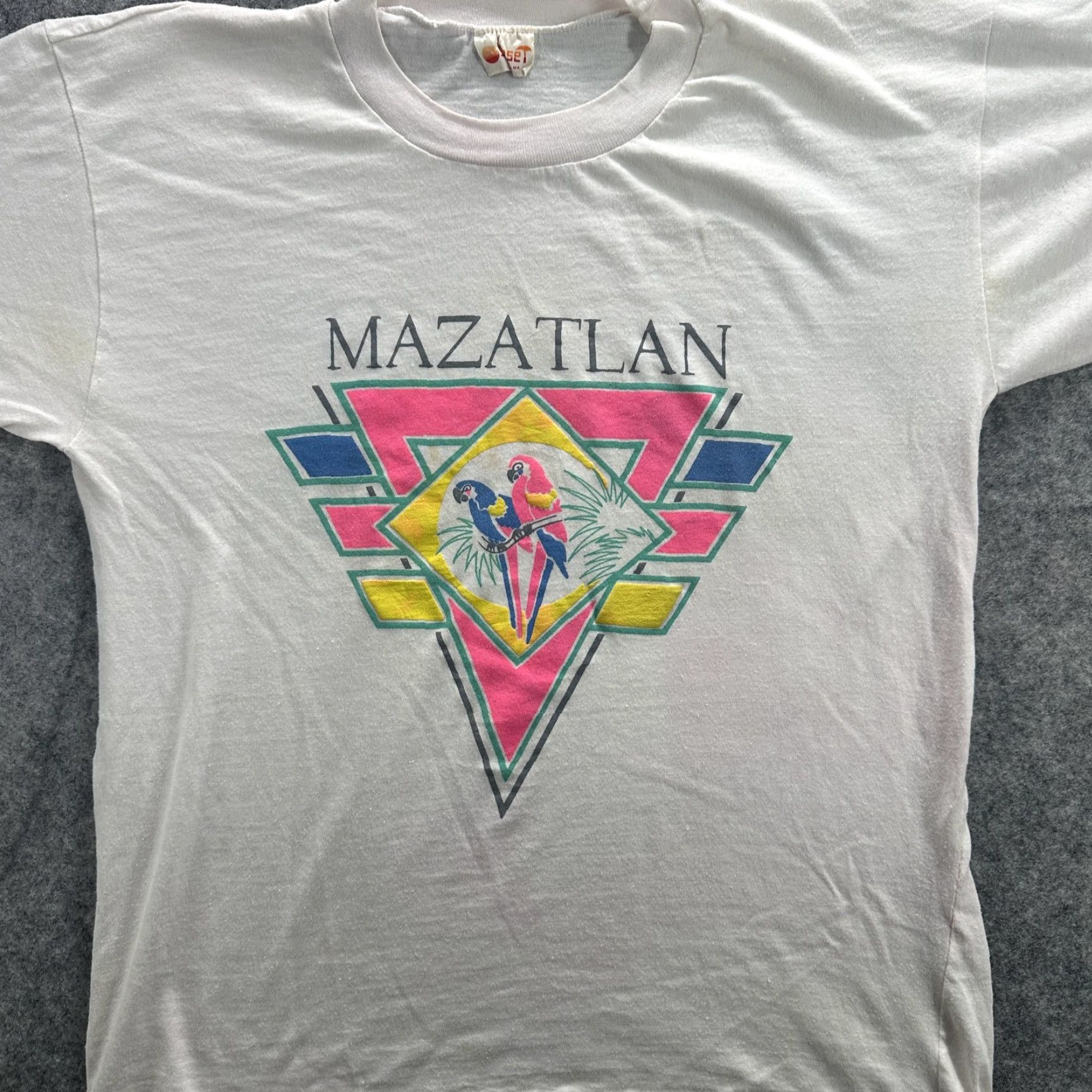 Vintage VINTAGE Sunset Mazatlan White Parrot Graphic 80s Mexico Tee Shirt Mens Medium 80s Parrot Graphic Sunset Souvenir Mexico Tour Shirt Mens Size US L / EU 52-54 / 3 - 3 Thumbnail
