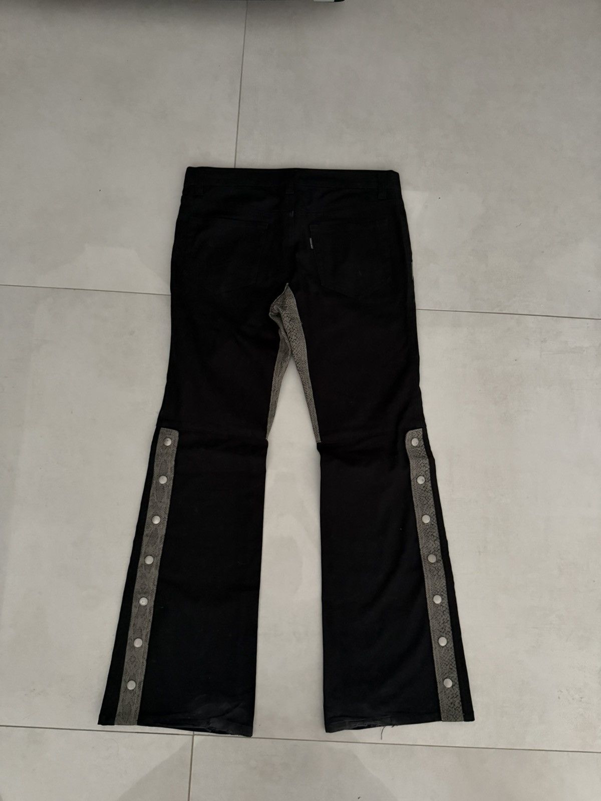 Tornado Mart tornado mart snake skin black flare denim jeans Size US 32 / EU 48 - 2 Thumbnail