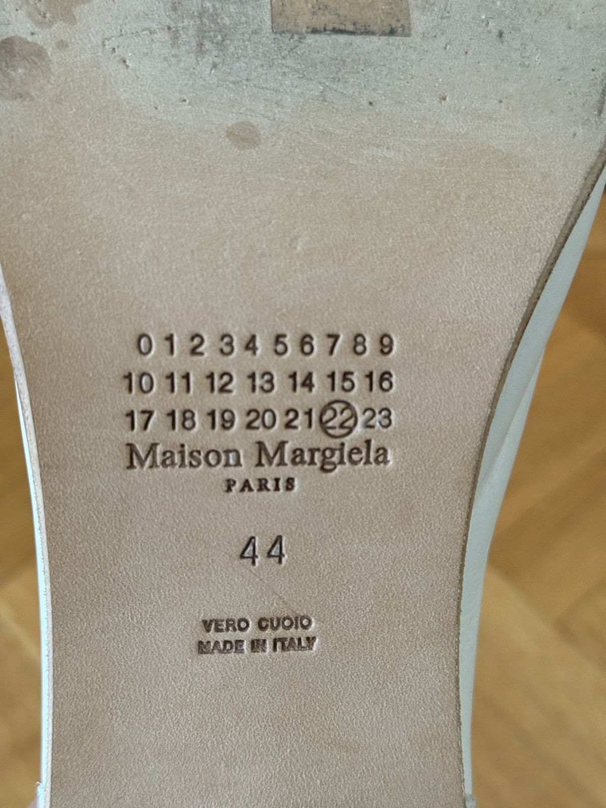 MAISON MARGIELA white ankle tabi