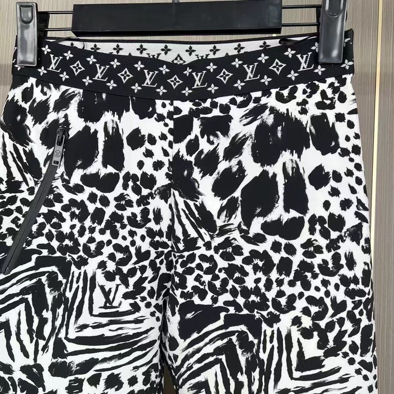 Louis Vuitton Louis Vuitton Printed Yoga Pants for Women-2506 Size US 36 / EU 52 - 3 Thumbnail