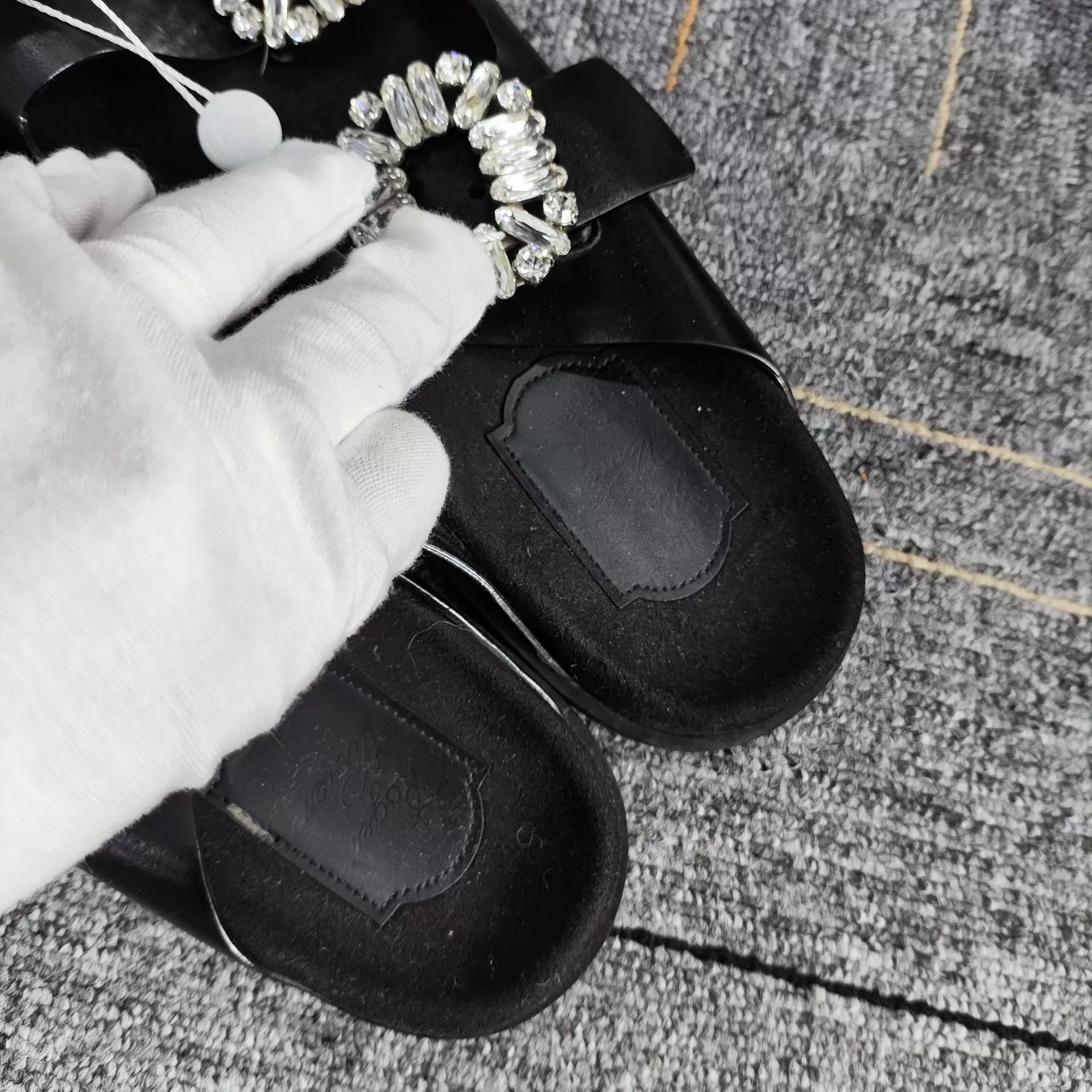 Roger Vivier RV Leather Slippers 37 Black 260501CWH3X01 Size US 6.5 / IT 36.5 - 4 Thumbnail
