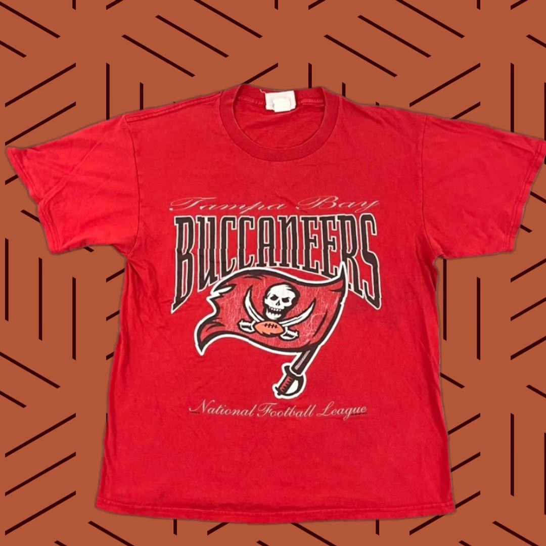 NFL VINTAGE Tampa Bay Buccaneers Shirt Mens LARGE Red Football Graphic Tee 1997 90s NFL CSA Shirt Mens L Red 90s Logo Graphic Tee Size US L / EU 52-54 / 3 - 1 Thumbnail