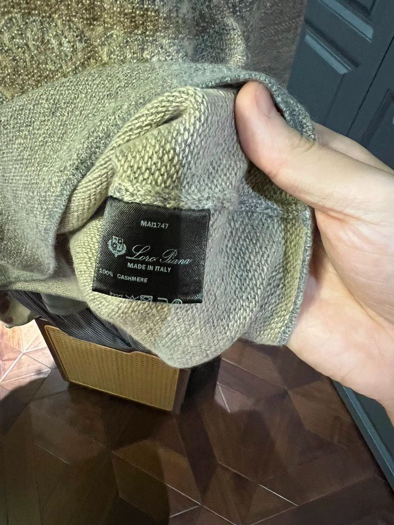 Loro Piana LORO PIANA Round collar warm winter milk tea color sweater Size XS / US 0-2 / IT 36-38 - 4 Thumbnail